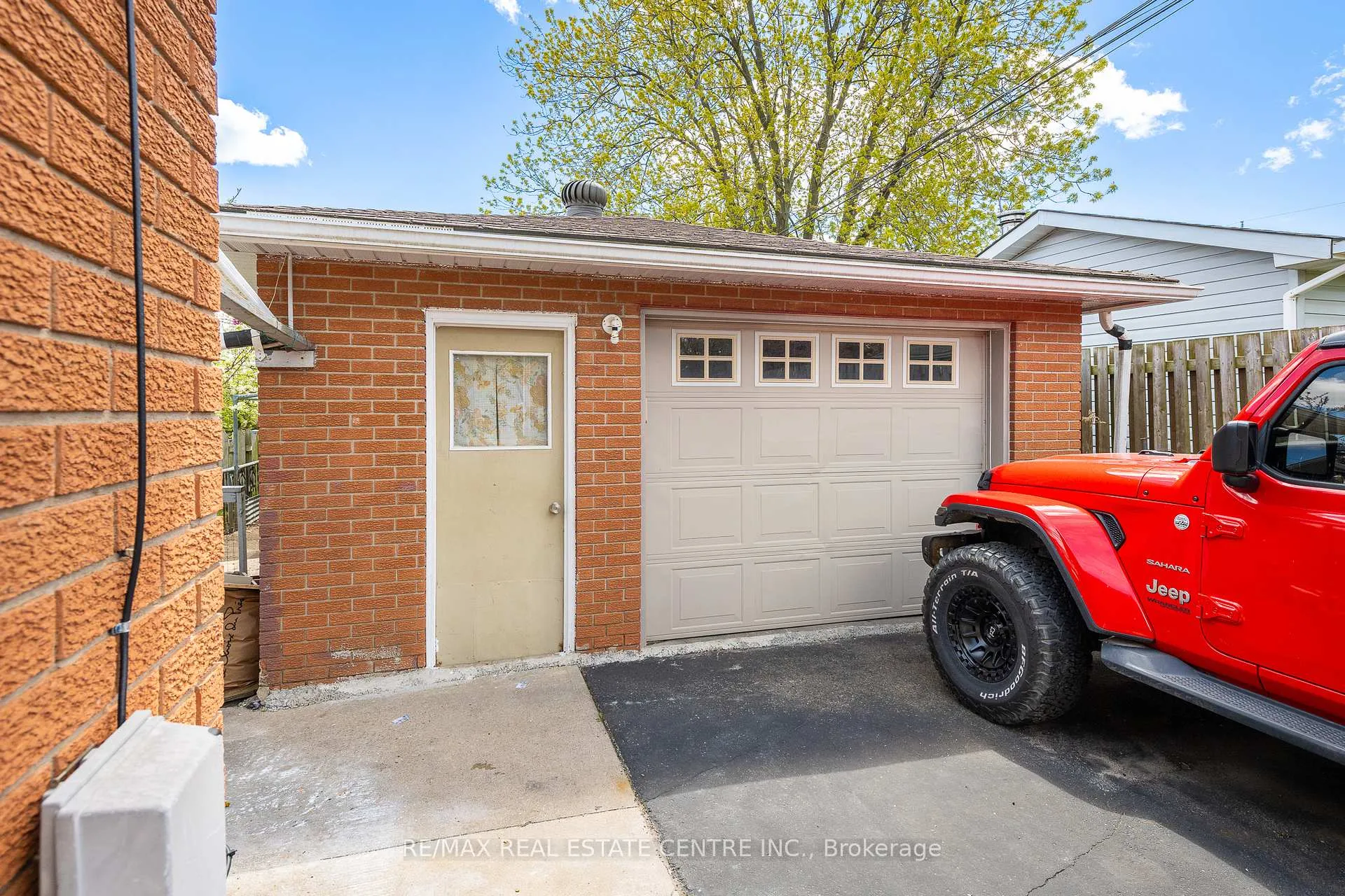 Photo 6 of 211 Ballantyne Avenue, Cambridge, Christopher-Champlain — HOMEH
