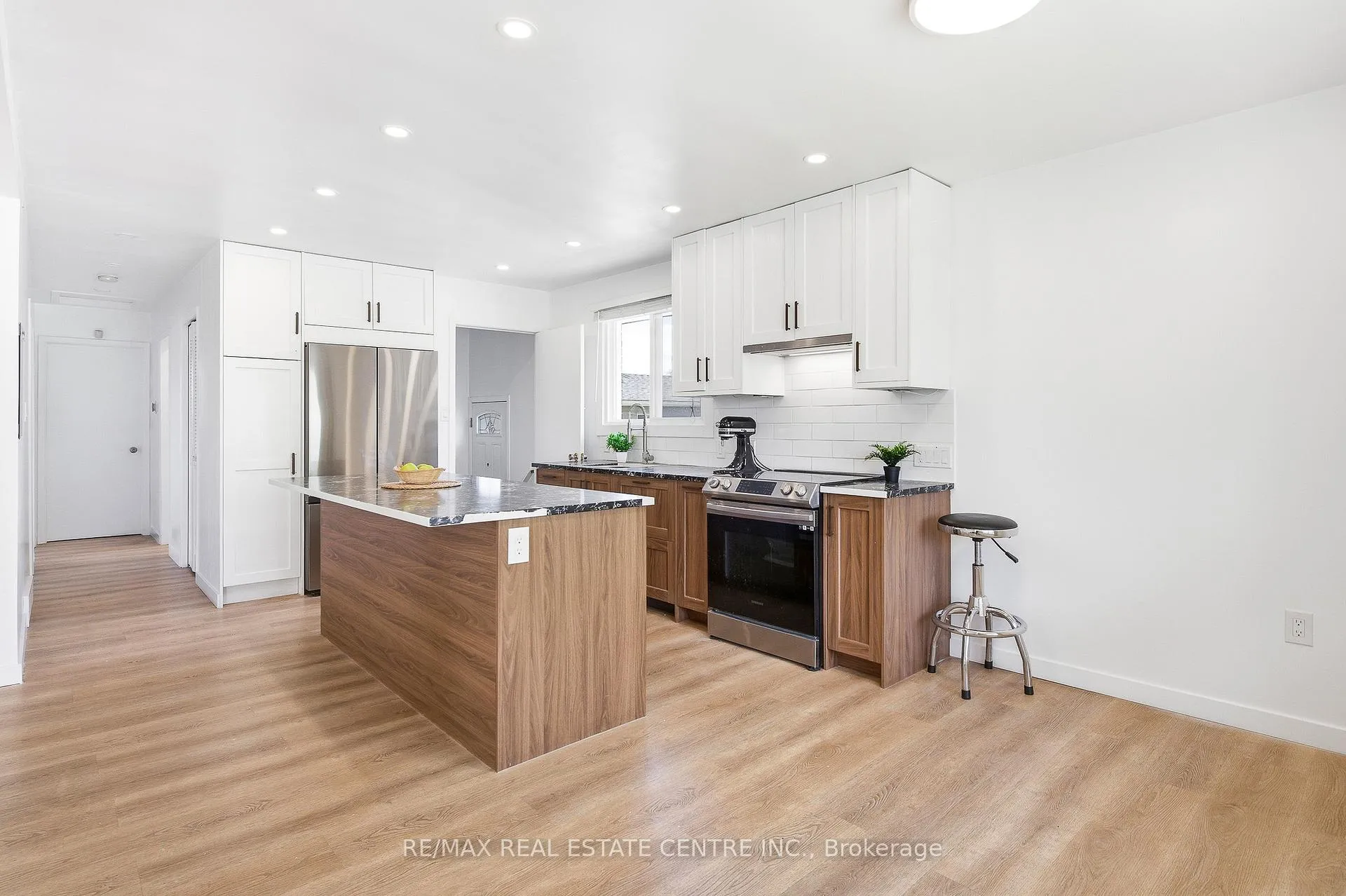 Photo 9 of 211 Ballantyne Avenue, Cambridge, Christopher-Champlain — HOMEH