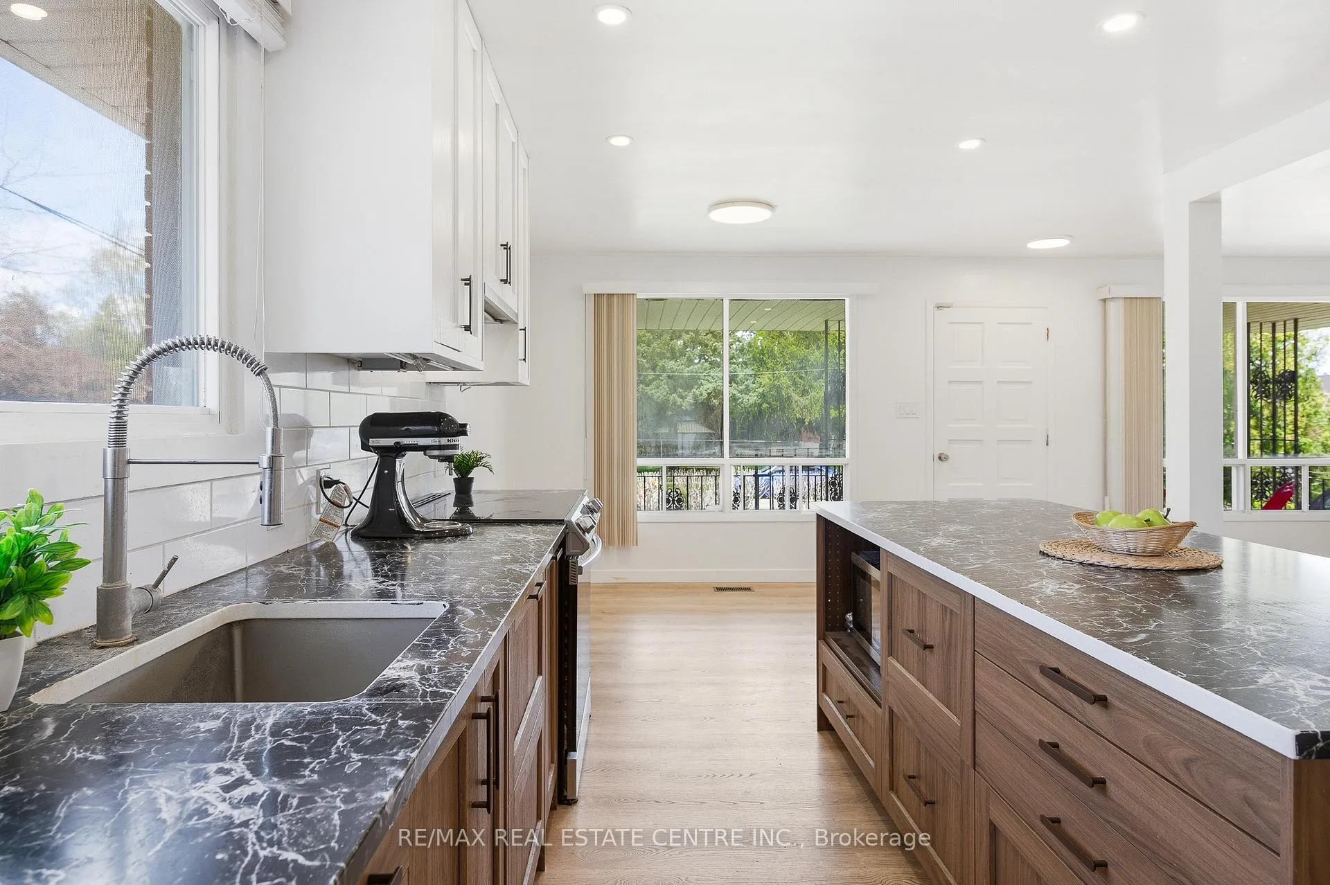 Photo 12 of 211 Ballantyne Avenue, Cambridge, Christopher-Champlain — HOMEH