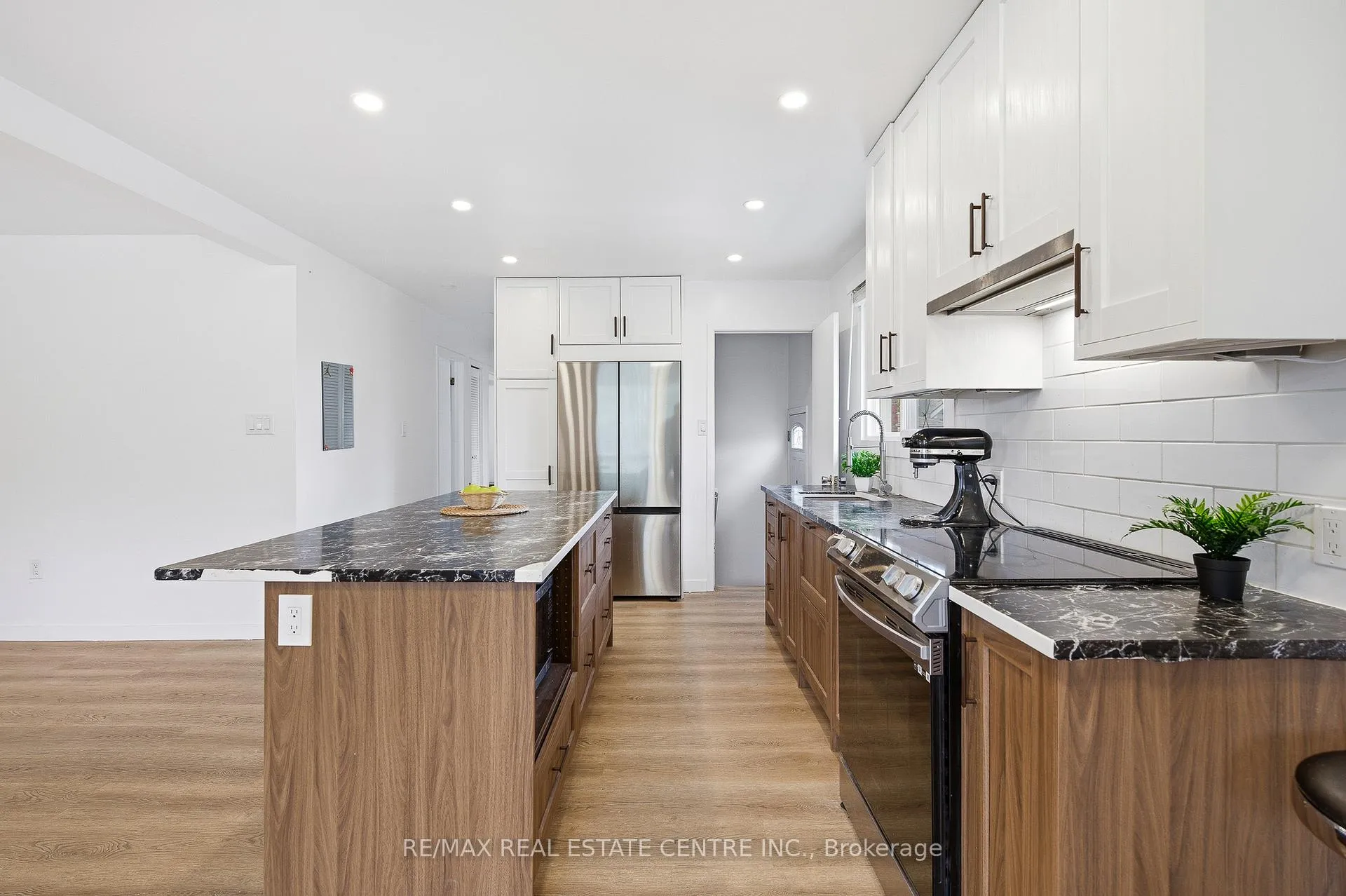 Photo 13 of 211 Ballantyne Avenue, Cambridge, Christopher-Champlain — HOMEH