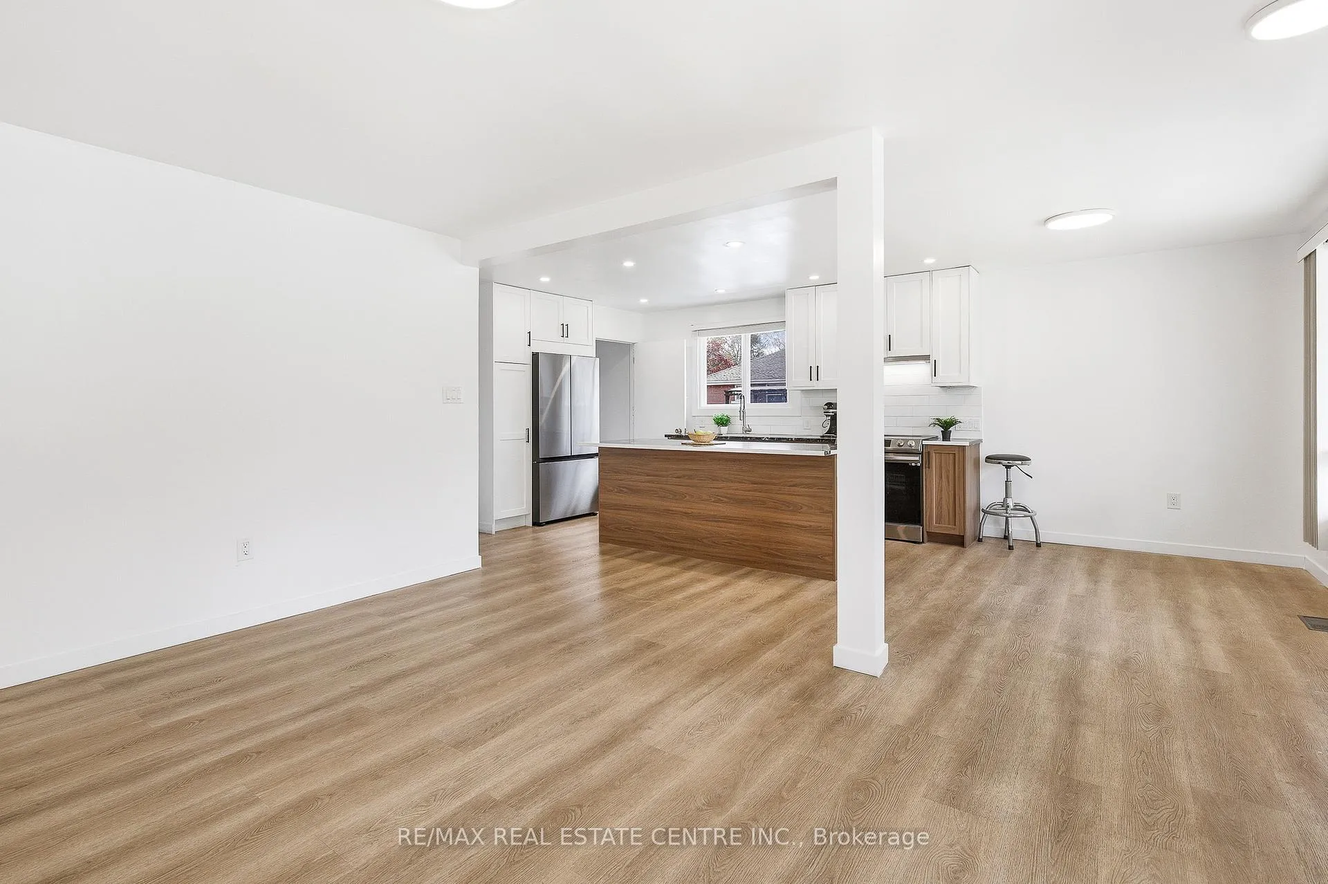 Photo 14 of 211 Ballantyne Avenue, Cambridge, Christopher-Champlain — HOMEH