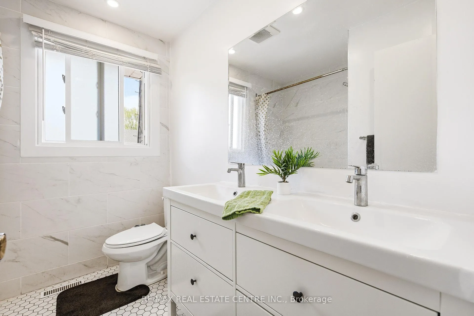 Photo 17 of 211 Ballantyne Avenue, Cambridge, Christopher-Champlain — HOMEH
