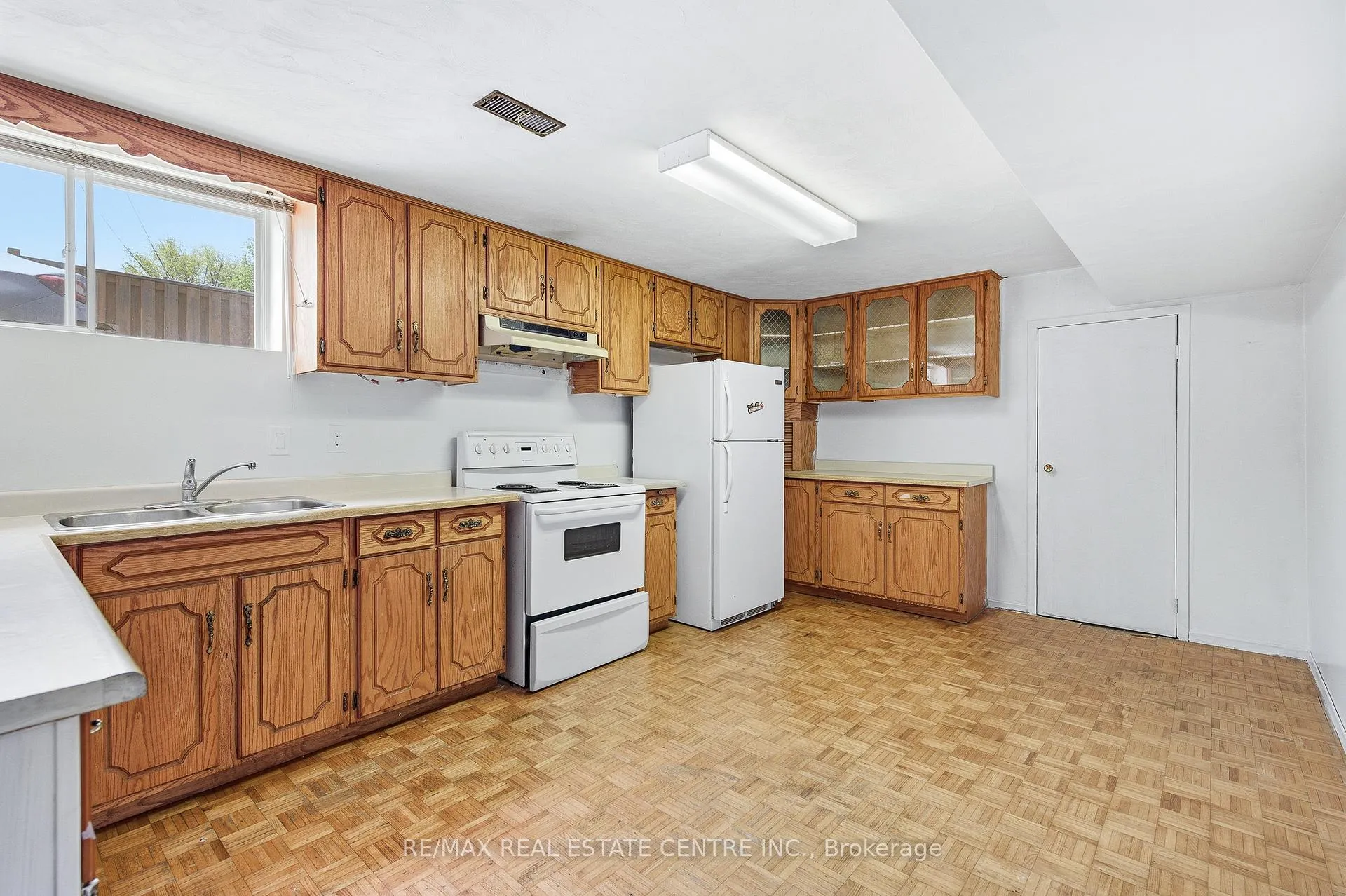 Photo 20 of 211 Ballantyne Avenue, Cambridge, Christopher-Champlain — HOMEH