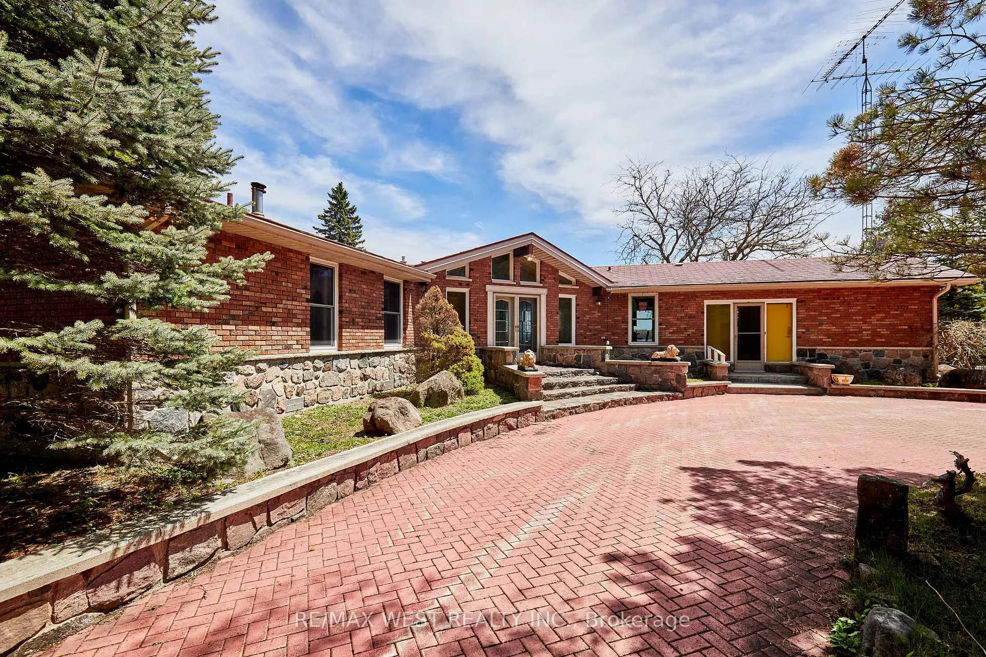 Photo 4 of 557 Riverside Drive, Trent Lakes — HOMEH