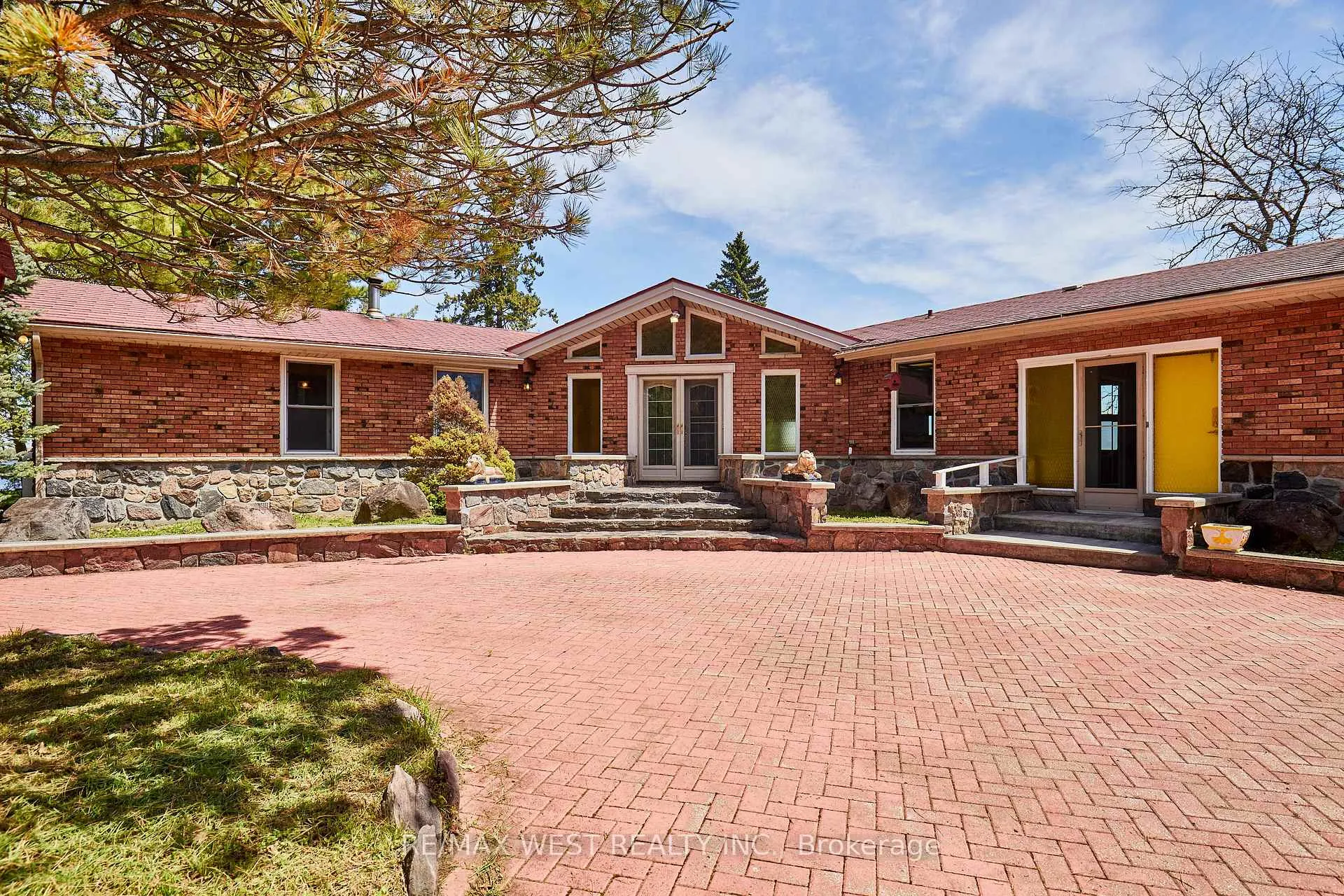 Photo 5 of 557 Riverside Drive, Trent Lakes — HOMEH