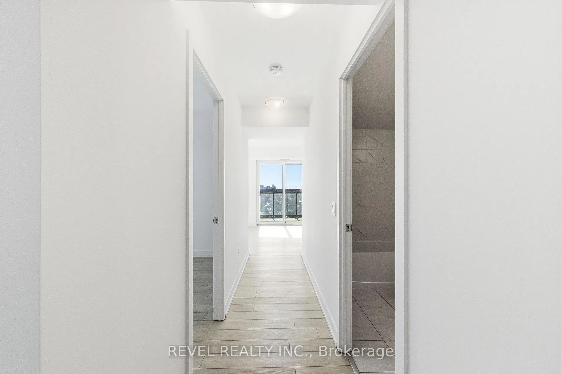 Photo 4 of Unit 912, 1480 Bayly Street, Pickering, Bay Ridges — HOMEH