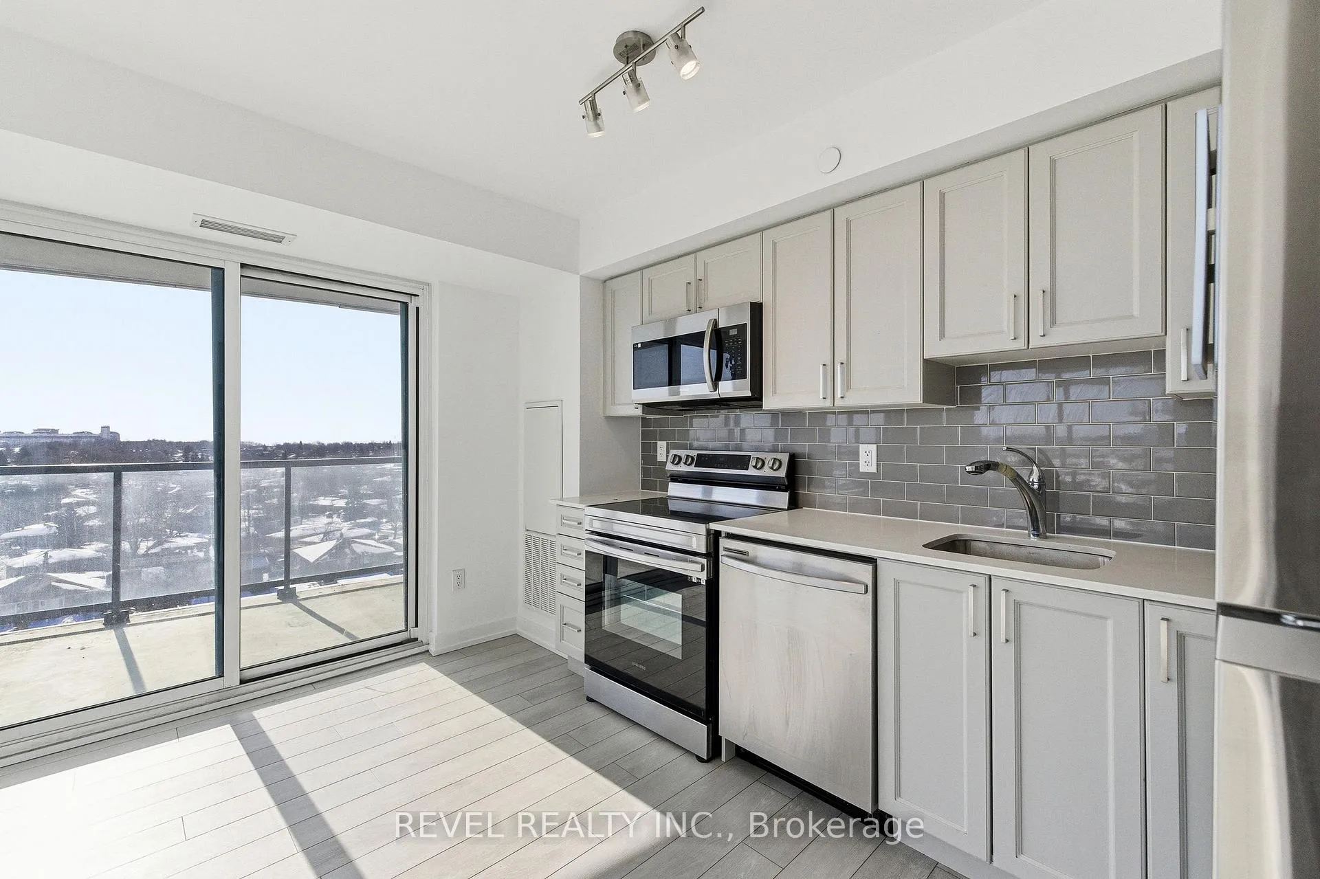 Photo 5 of Unit 912, 1480 Bayly Street, Pickering, Bay Ridges — HOMEH