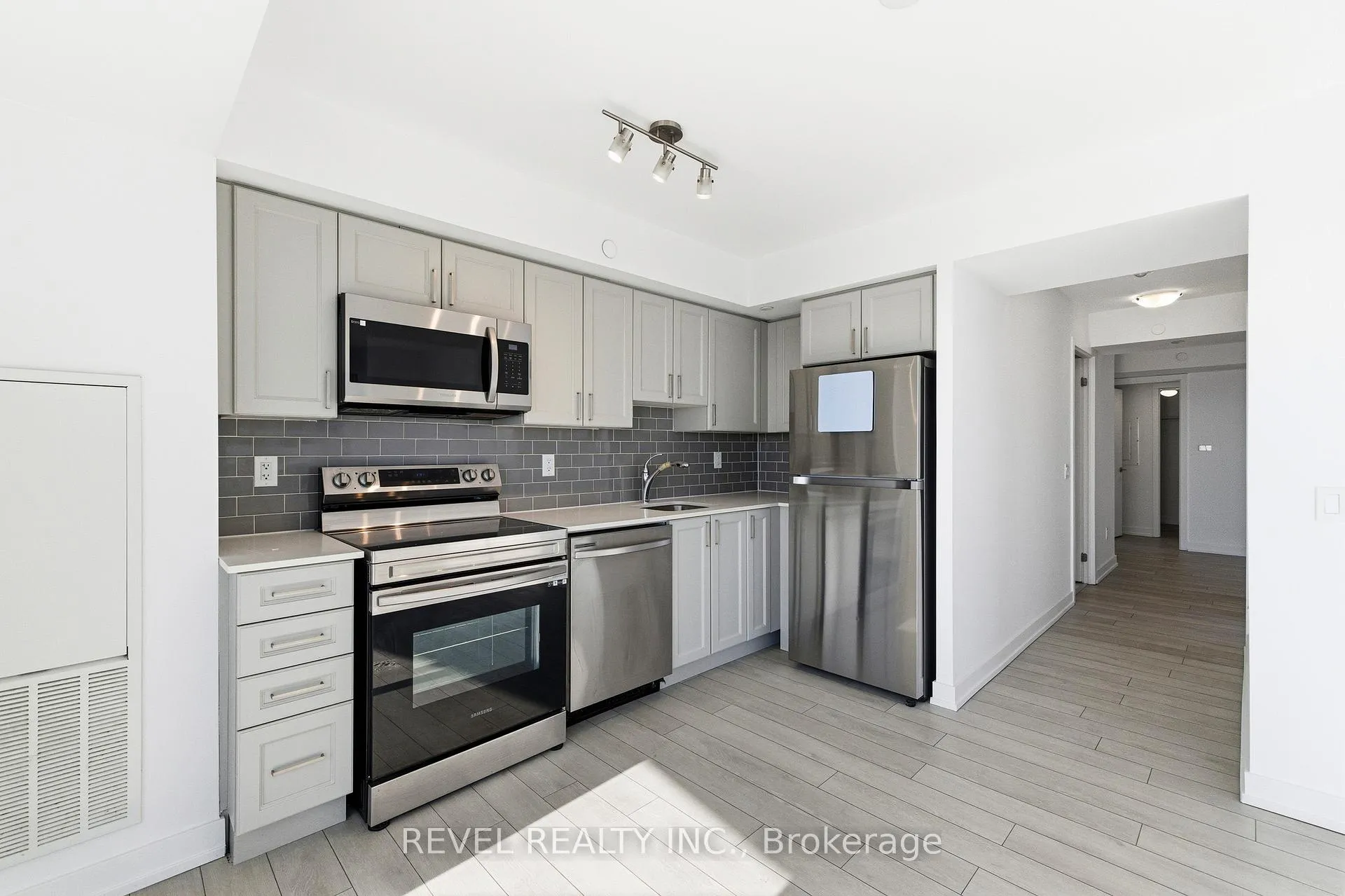 Photo 6 of Unit 912, 1480 Bayly Street, Pickering, Bay Ridges — HOMEH
