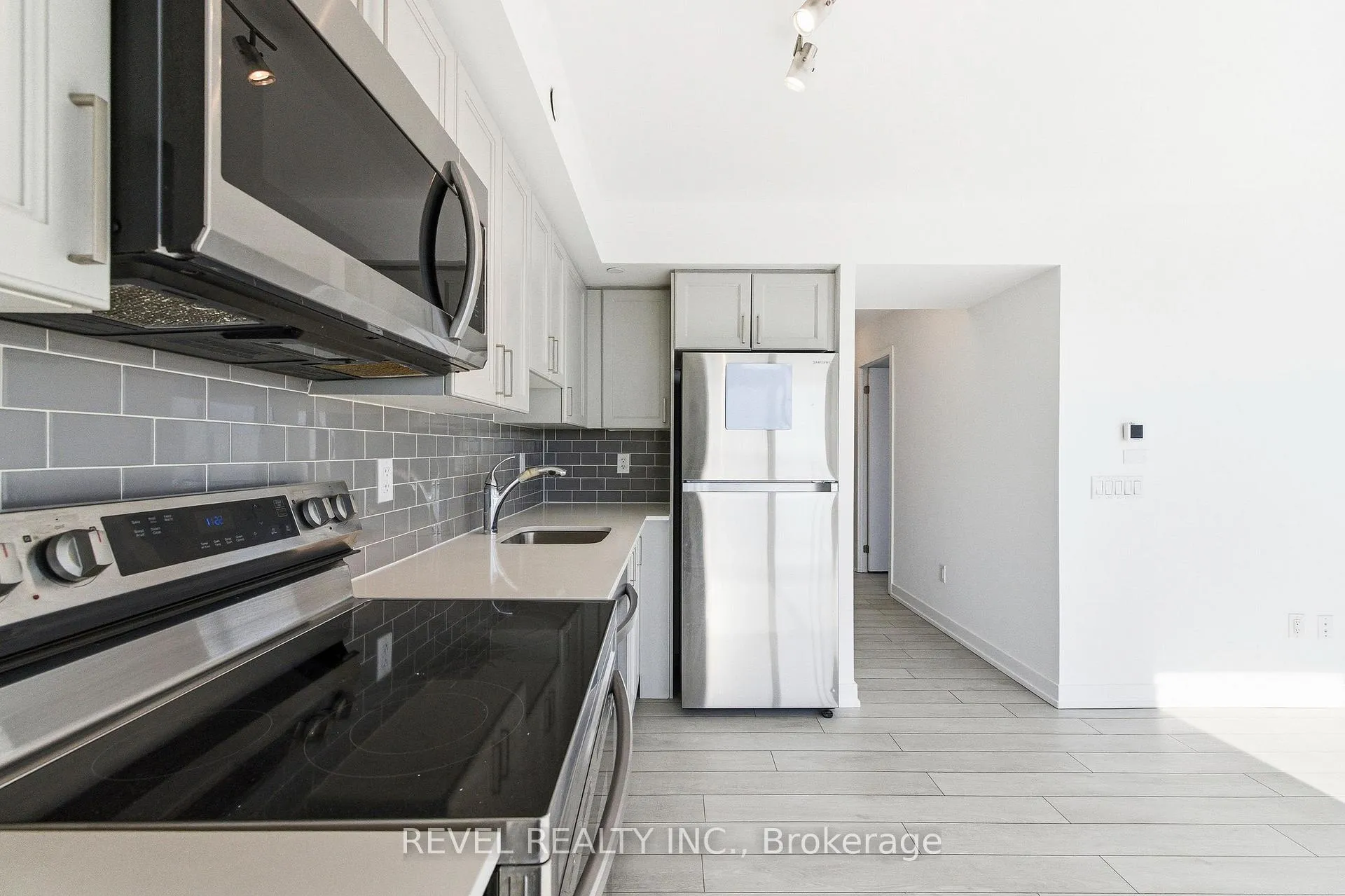 Photo 7 of Unit 912, 1480 Bayly Street, Pickering, Bay Ridges — HOMEH