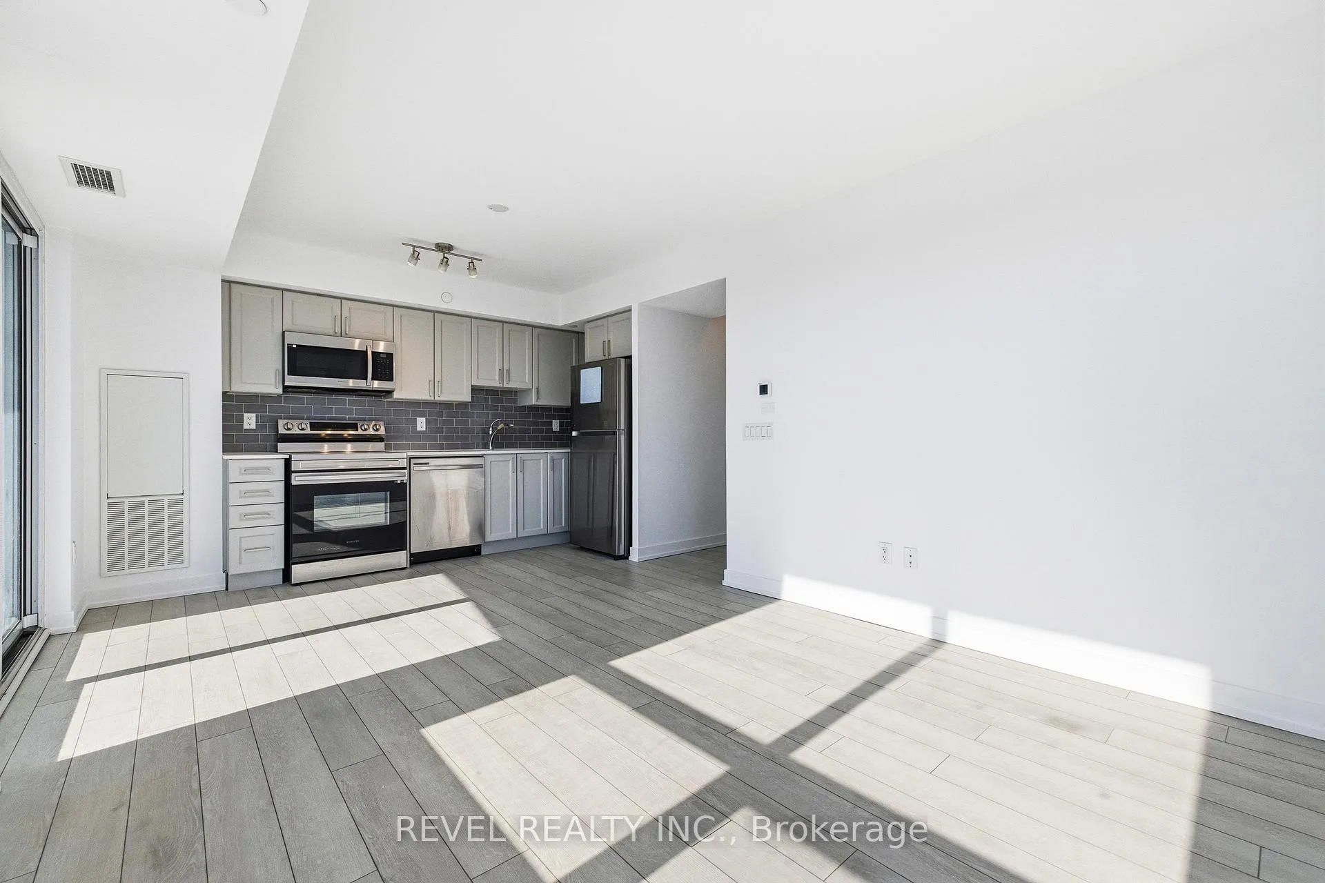 Photo 9 of Unit 912, 1480 Bayly Street, Pickering, Bay Ridges — HOMEH
