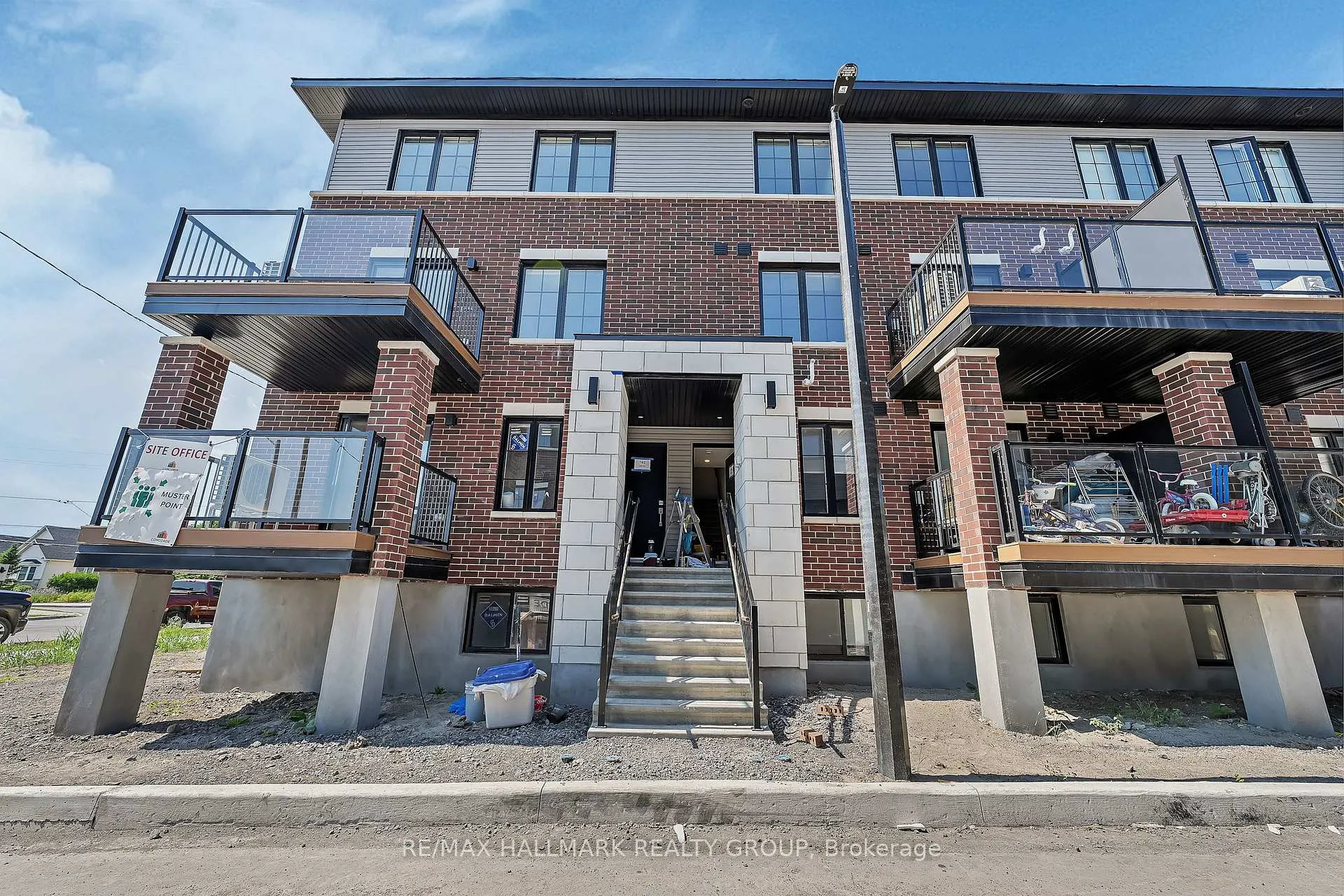 Photo 1 of 102 Casita Private, Ottawa, Mer Bleue/Bradley Estates/Anderson Park — HOMEH