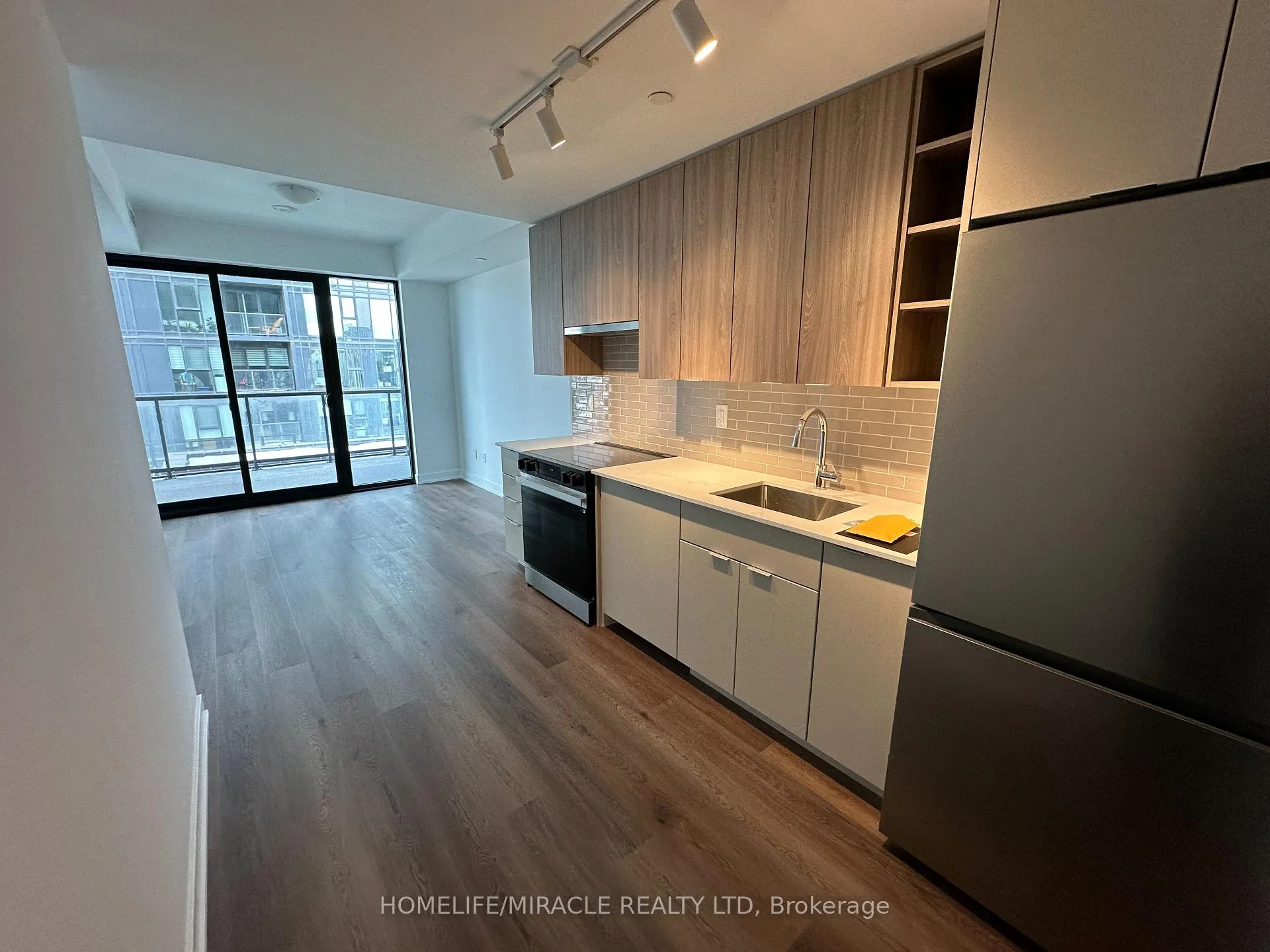 Photo 4 of Unit 603, 2075 Lakeshore Road, Burlington, Brant — HOMEH