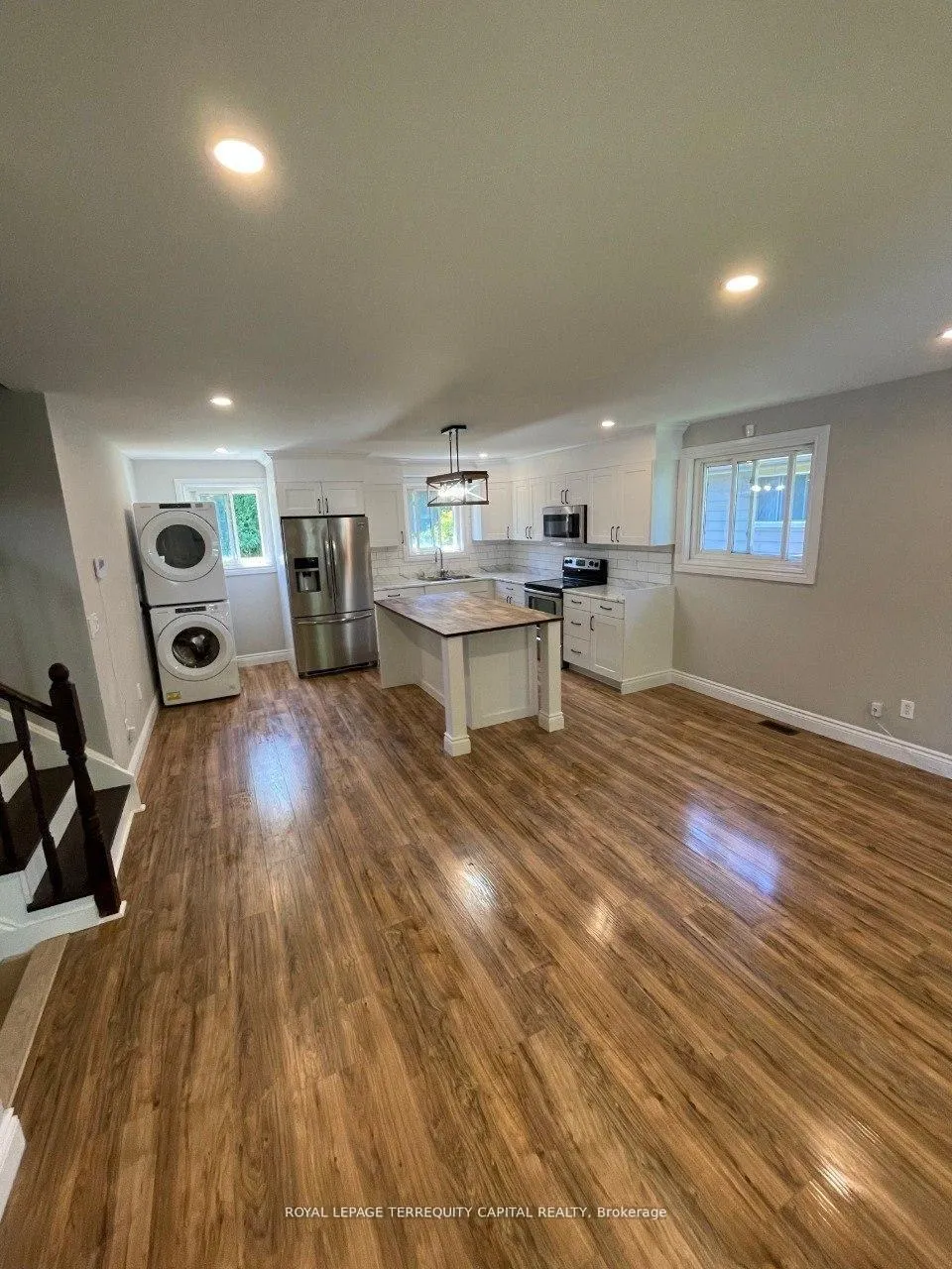 Photo 4 of 30 Thorncrest Road, Barrie, Allandale Heights — HOMEH