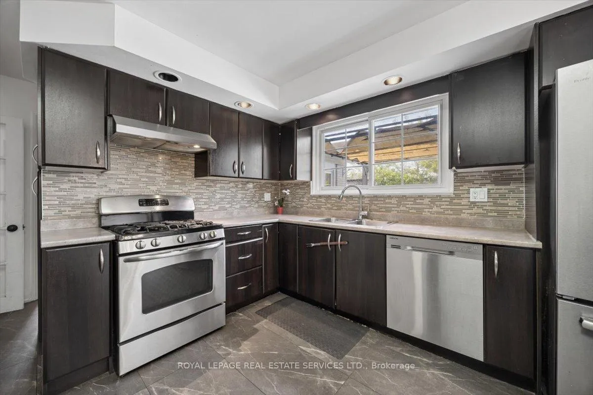 Photo 15 of 18 Chesterfield Road, Brampton, Brampton East — HOMEH
