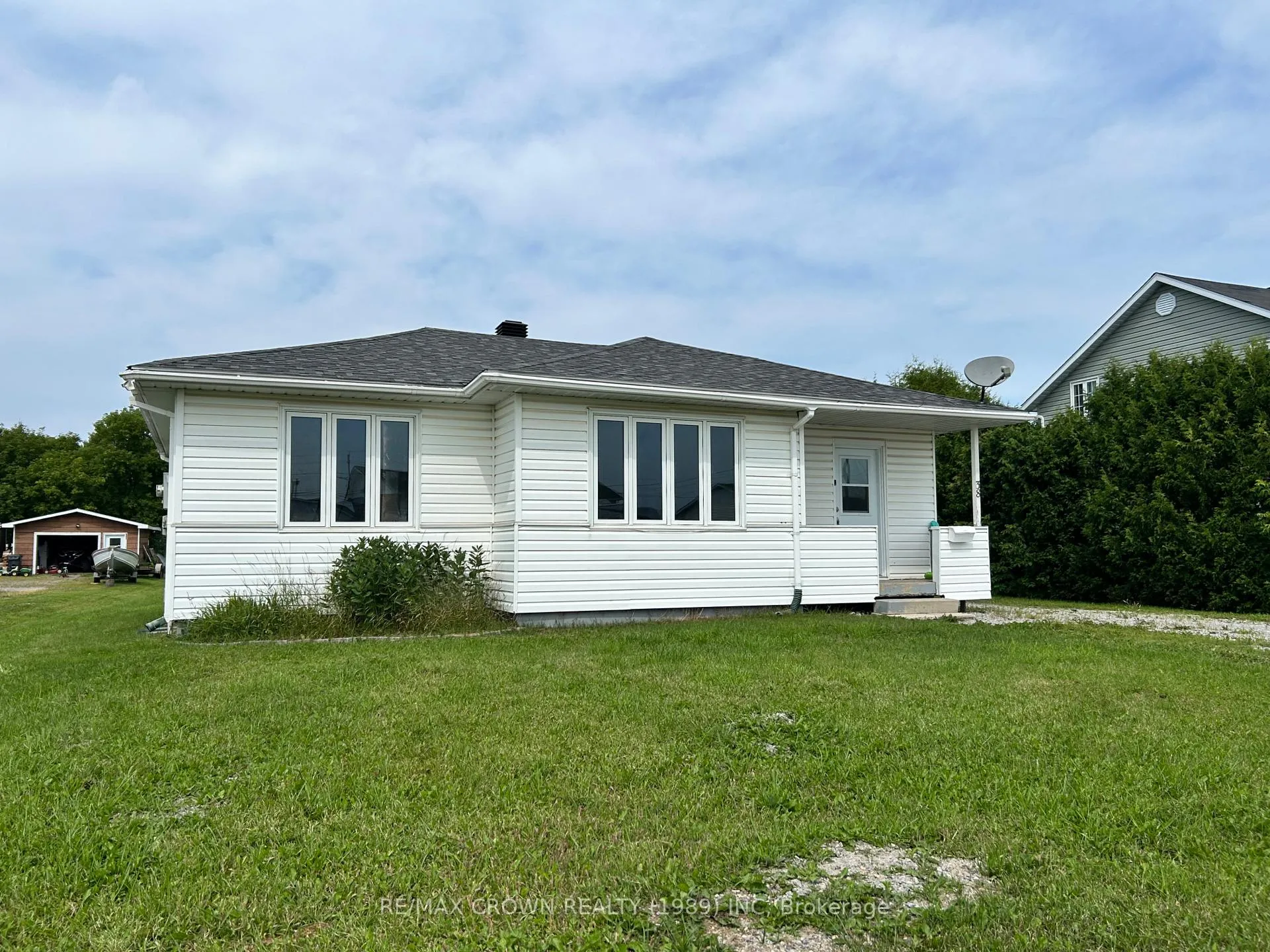 Photo 3 of 38 Cournoyer Street, Kapuskasing — HOMEH