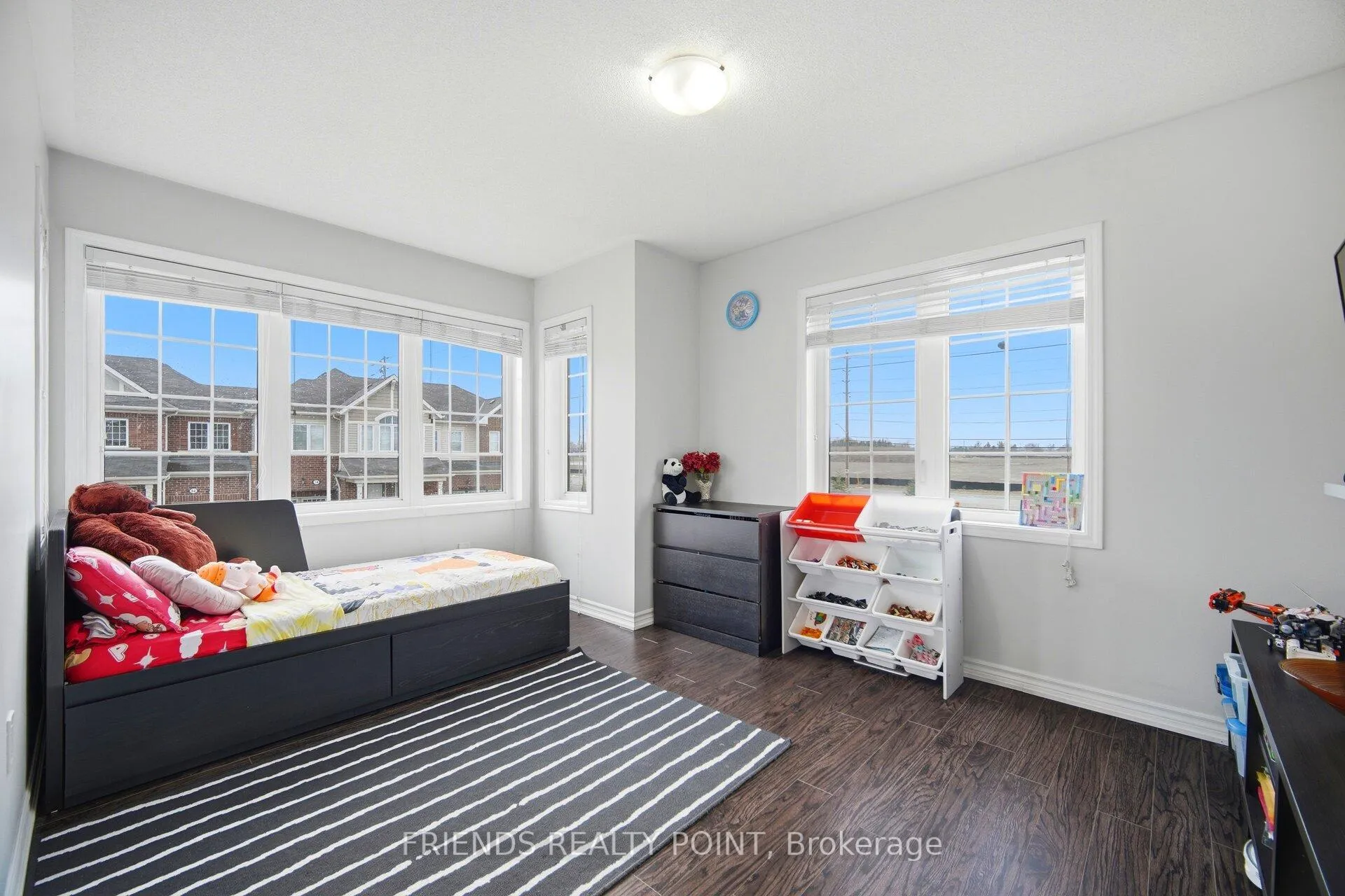 Photo 2 of 19 Donlamont Circle, Brampton, Northwest Brampton — HOMEH