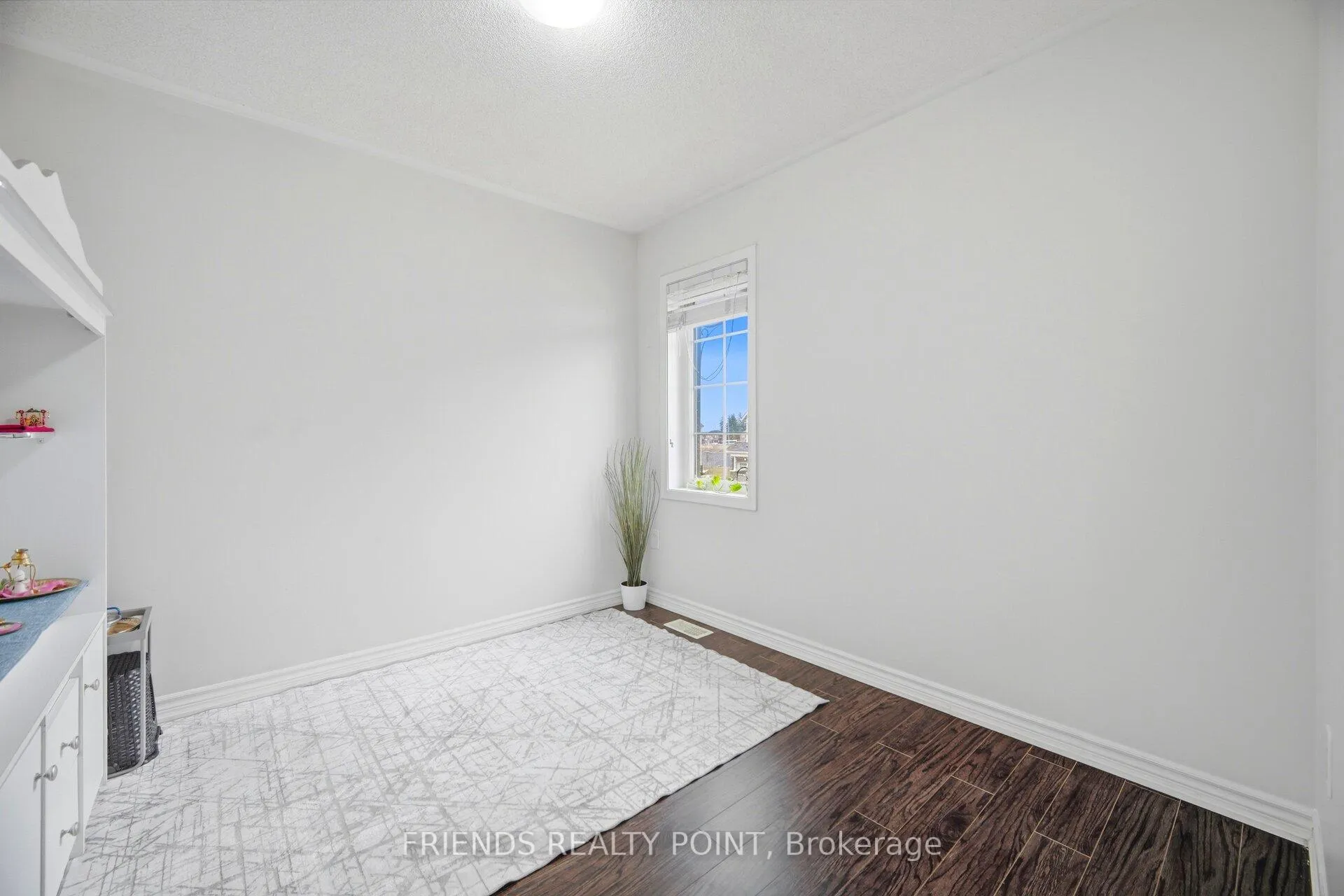 Photo 3 of 19 Donlamont Circle, Brampton, Northwest Brampton — HOMEH