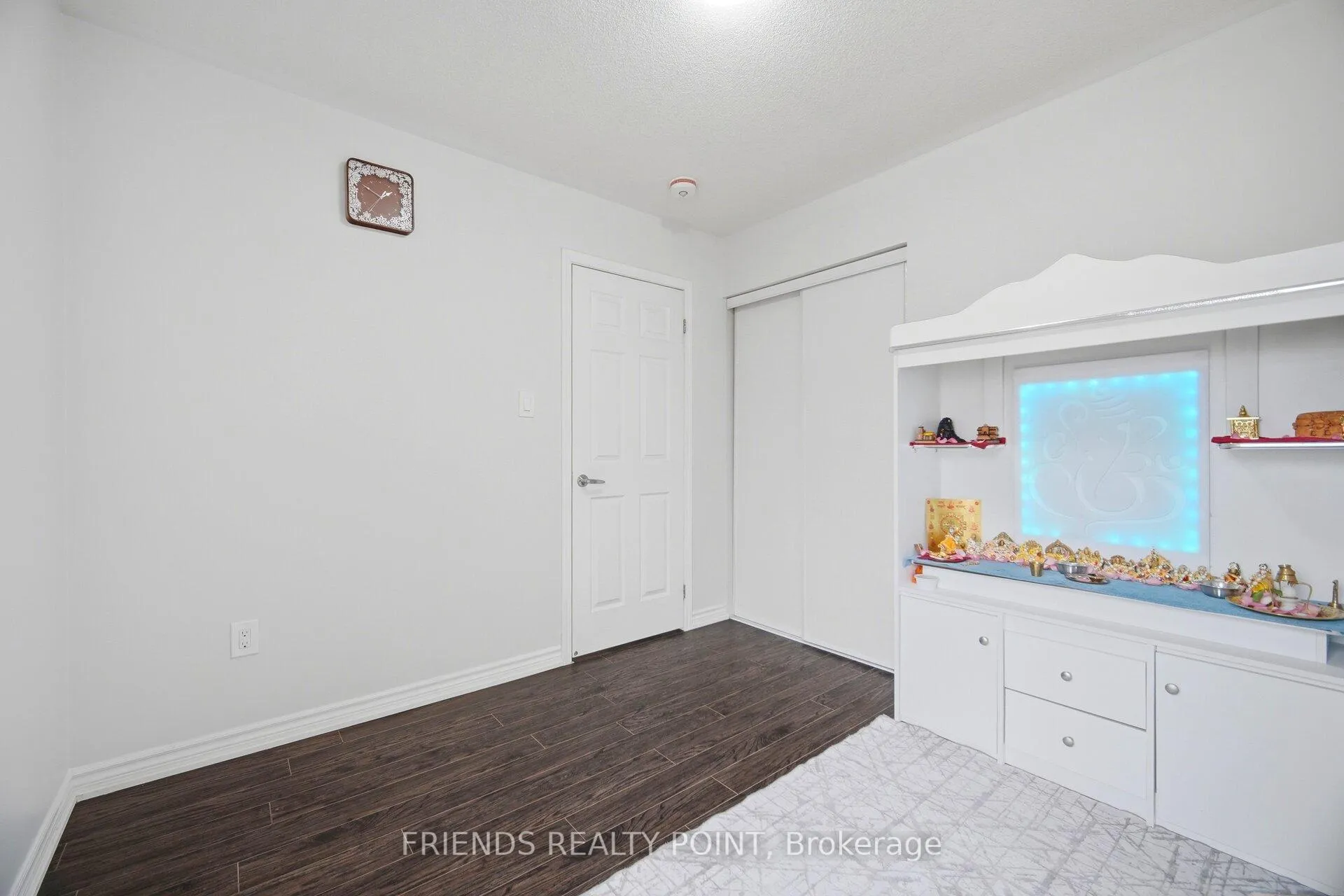 Photo 4 of 19 Donlamont Circle, Brampton, Northwest Brampton — HOMEH