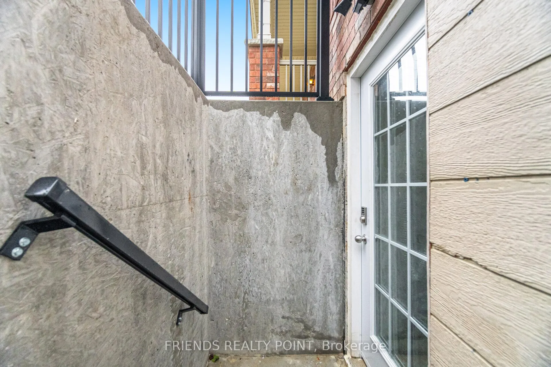 Photo 8 of 19 Donlamont Circle, Brampton, Northwest Brampton — HOMEH