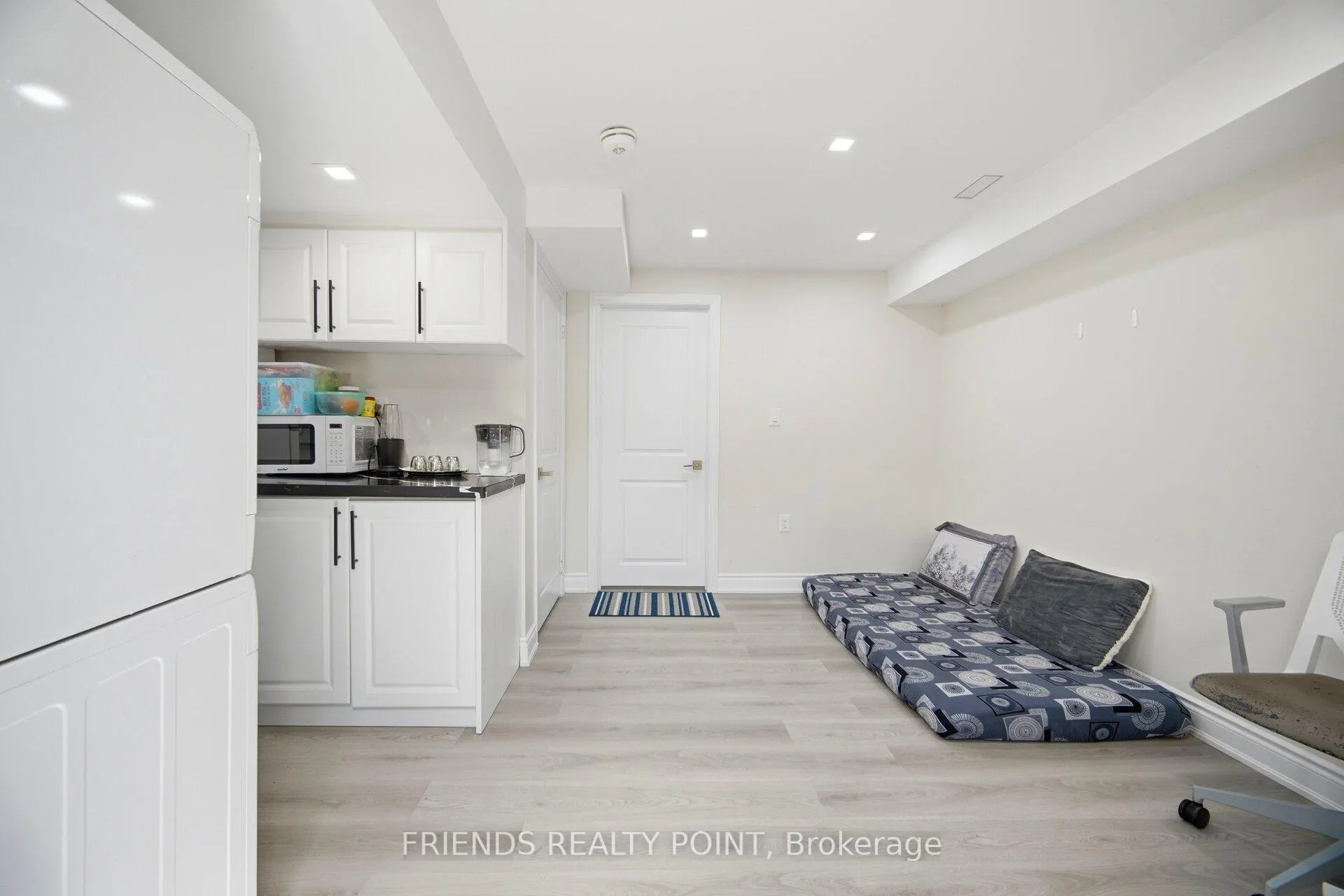 Photo 10 of 19 Donlamont Circle, Brampton, Northwest Brampton — HOMEH