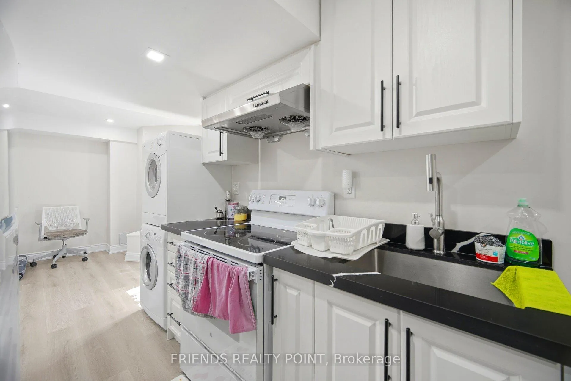 Photo 16 of 19 Donlamont Circle, Brampton, Northwest Brampton — HOMEH