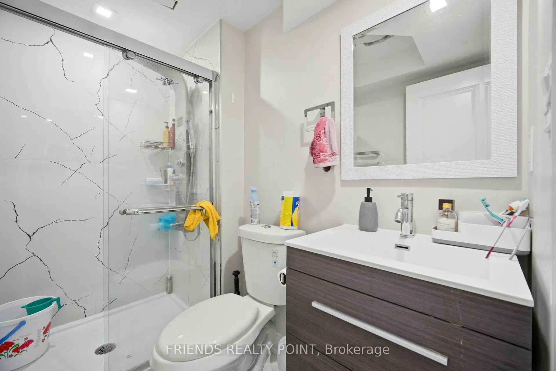 Photo 20 of 19 Donlamont Circle, Brampton, Northwest Brampton — HOMEH