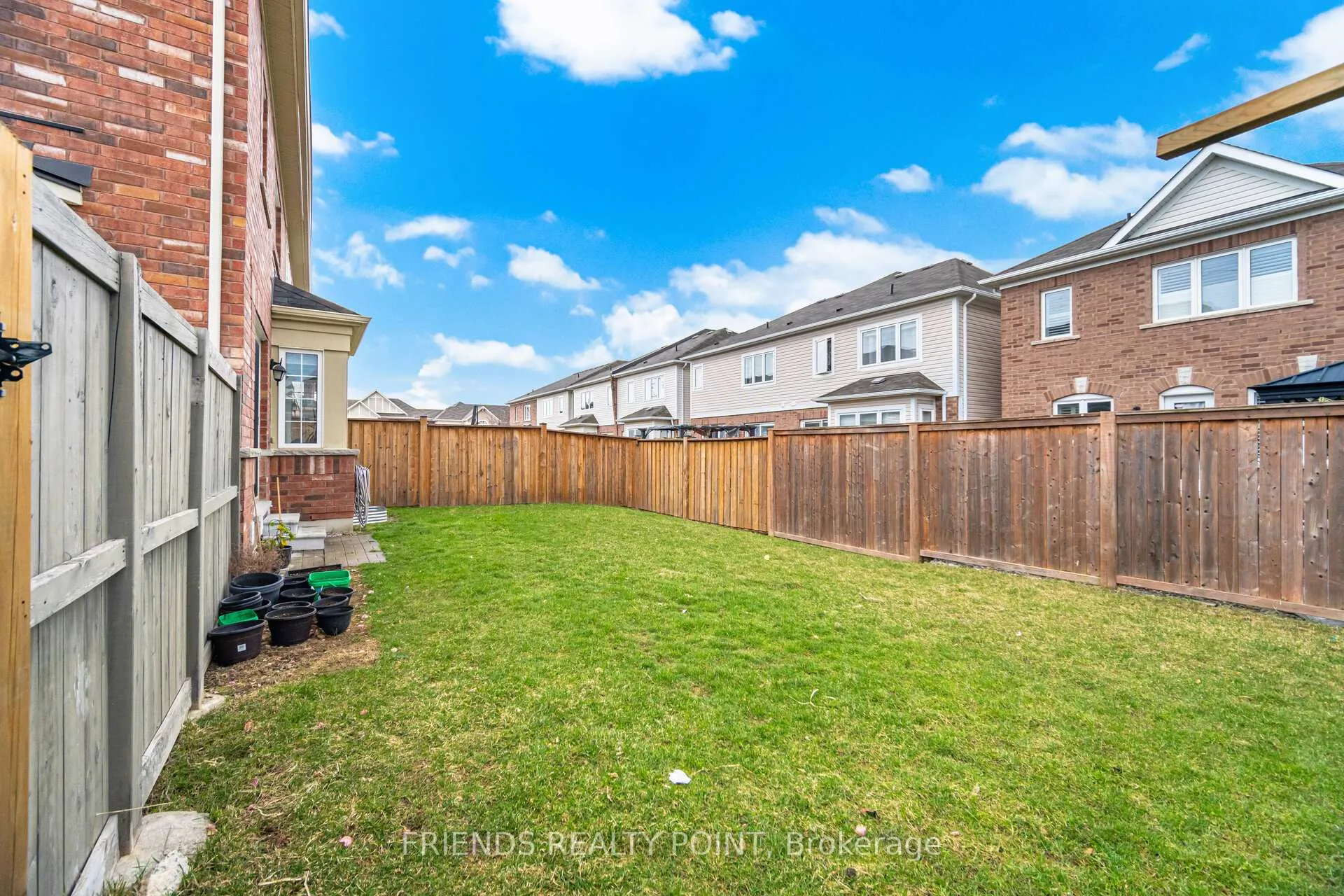 Photo 23 of 19 Donlamont Circle, Brampton, Northwest Brampton — HOMEH
