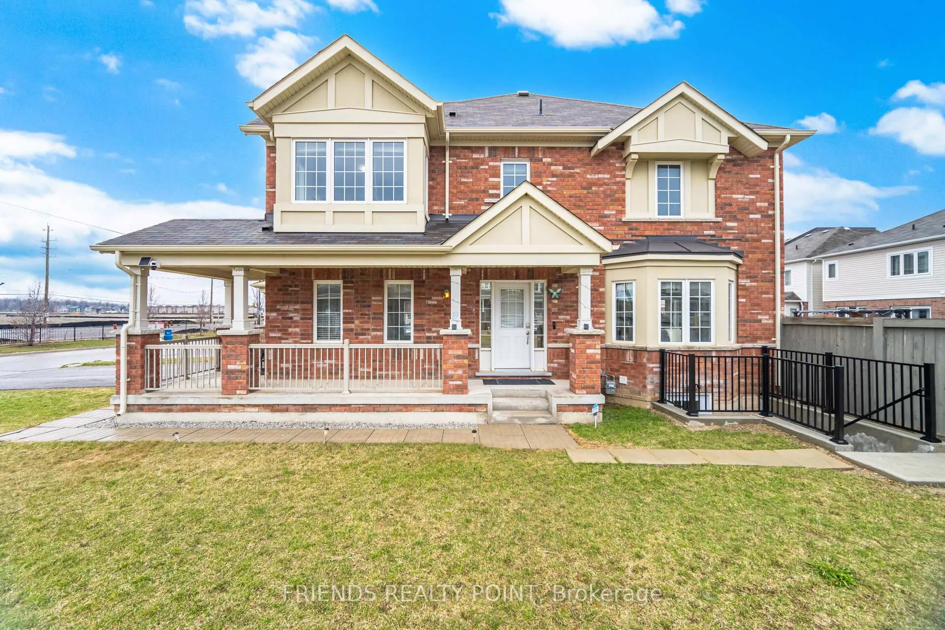 Photo 26 of 19 Donlamont Circle, Brampton, Northwest Brampton — HOMEH