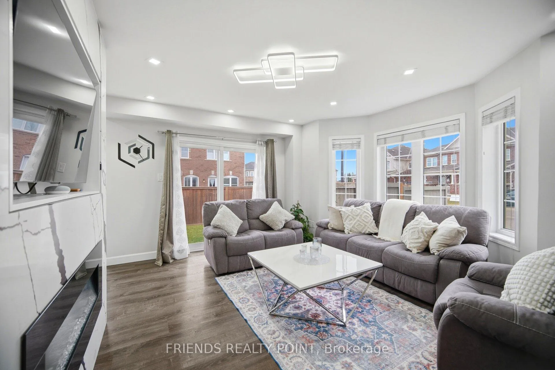Photo 32 of 19 Donlamont Circle, Brampton, Northwest Brampton — HOMEH