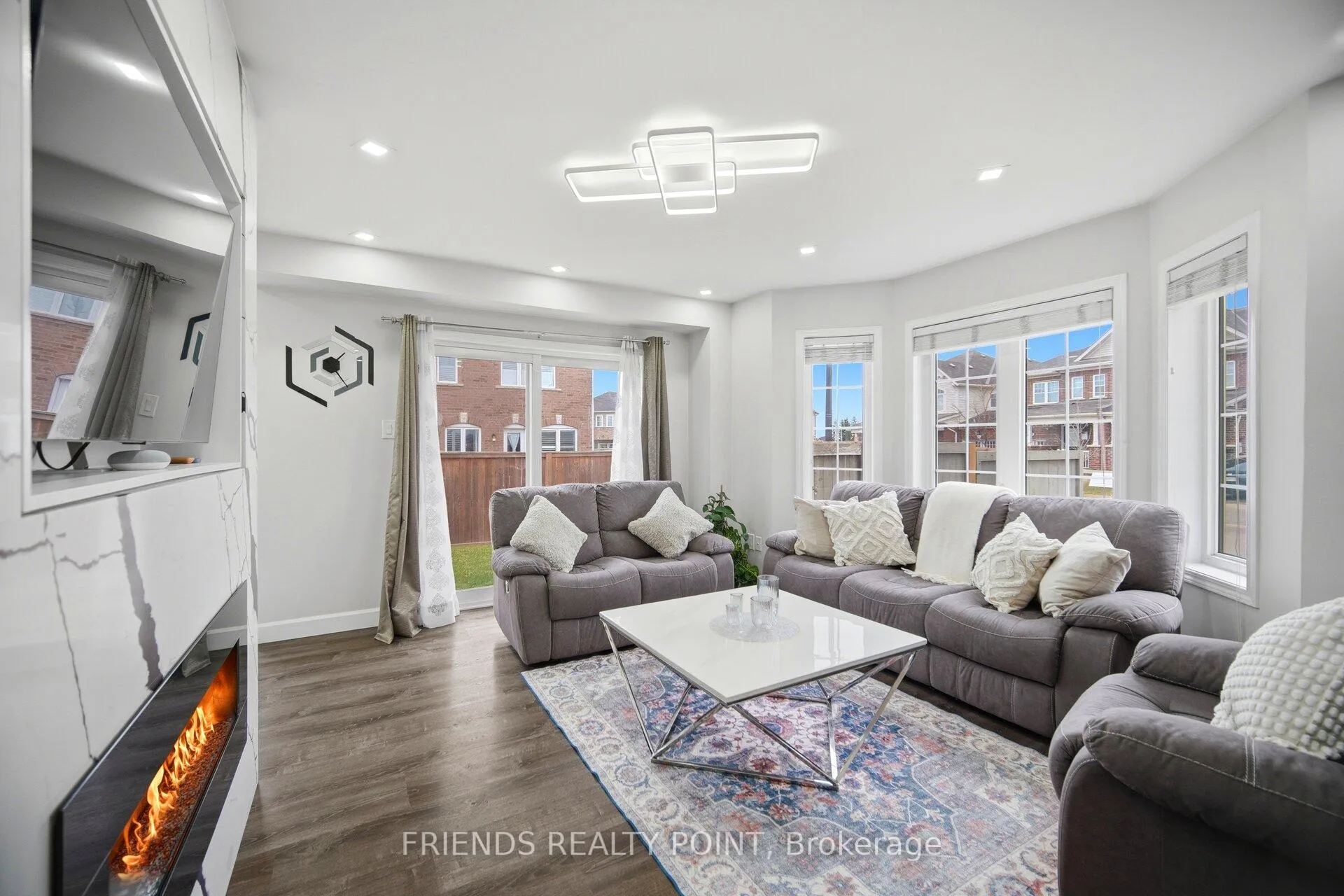 Photo 33 of 19 Donlamont Circle, Brampton, Northwest Brampton — HOMEH