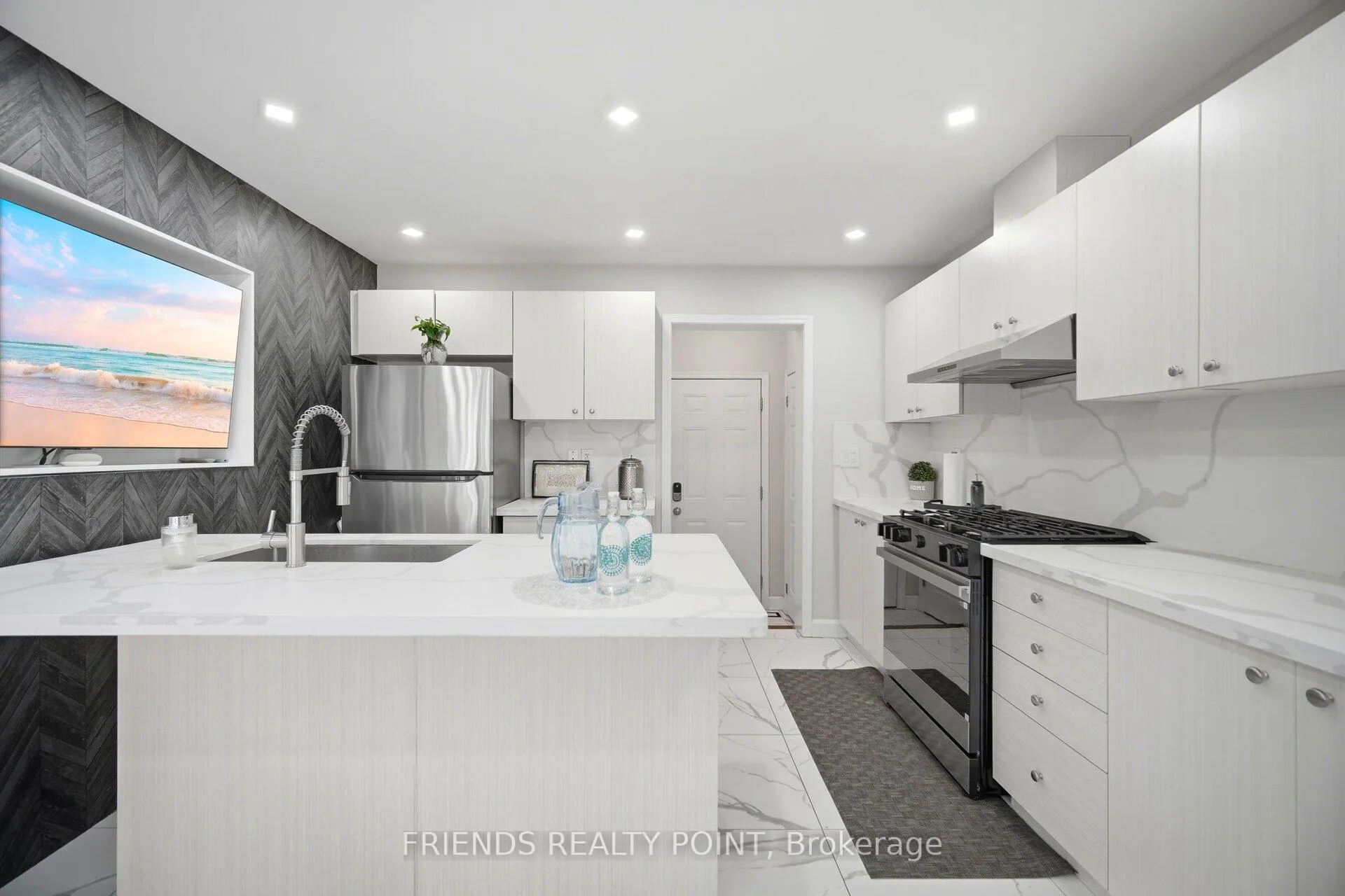 Photo 39 of 19 Donlamont Circle, Brampton, Northwest Brampton — HOMEH