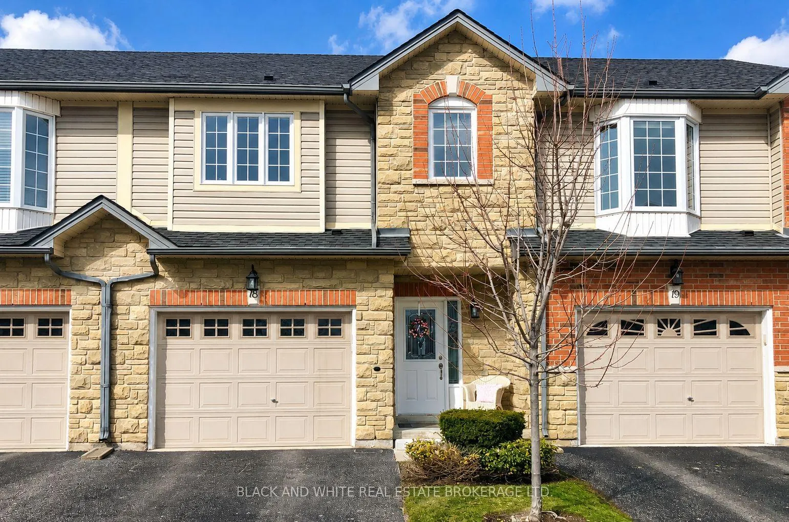 Photo 1 of Unit 18, 232 Stonehenge Drive, Hamilton, Meadowlands — HOMEH