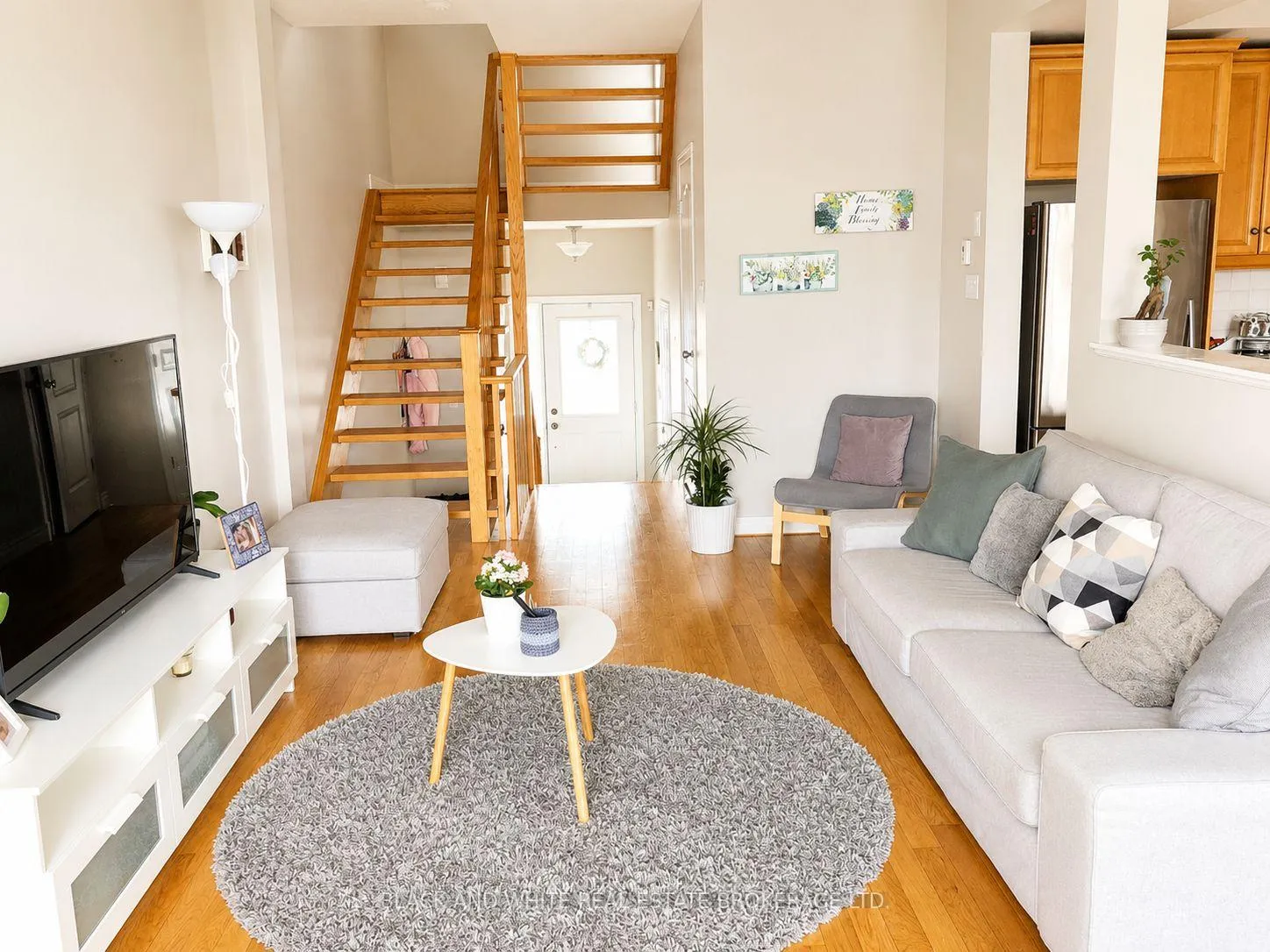 Photo 2 of Unit 18, 232 Stonehenge Drive, Hamilton, Meadowlands — HOMEH