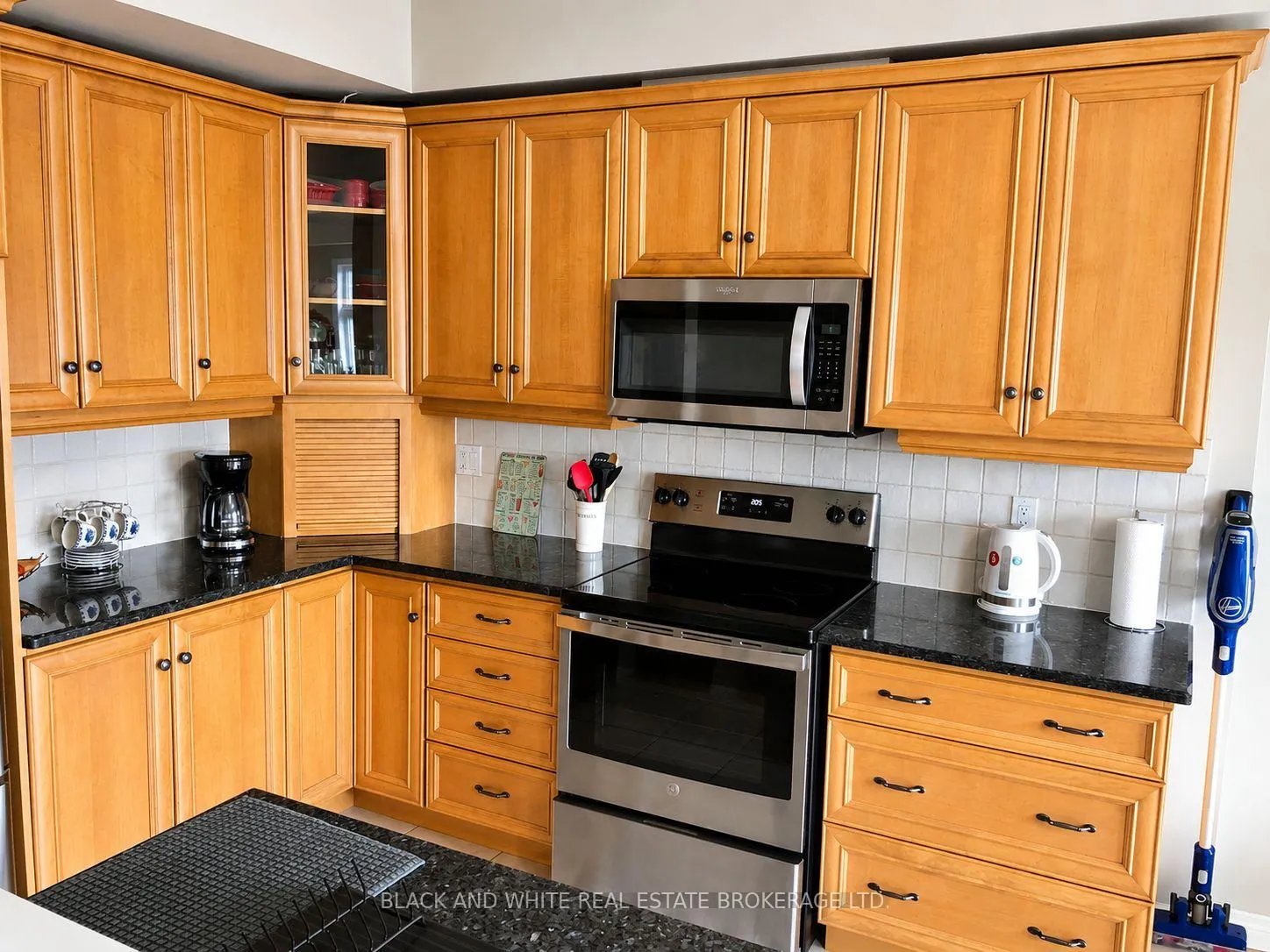 Photo 5 of Unit 18, 232 Stonehenge Drive, Hamilton, Meadowlands — HOMEH