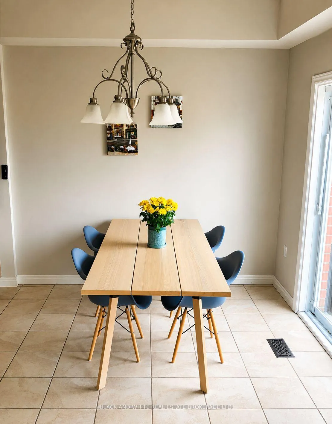 Photo 7 of Unit 18, 232 Stonehenge Drive, Hamilton, Meadowlands — HOMEH