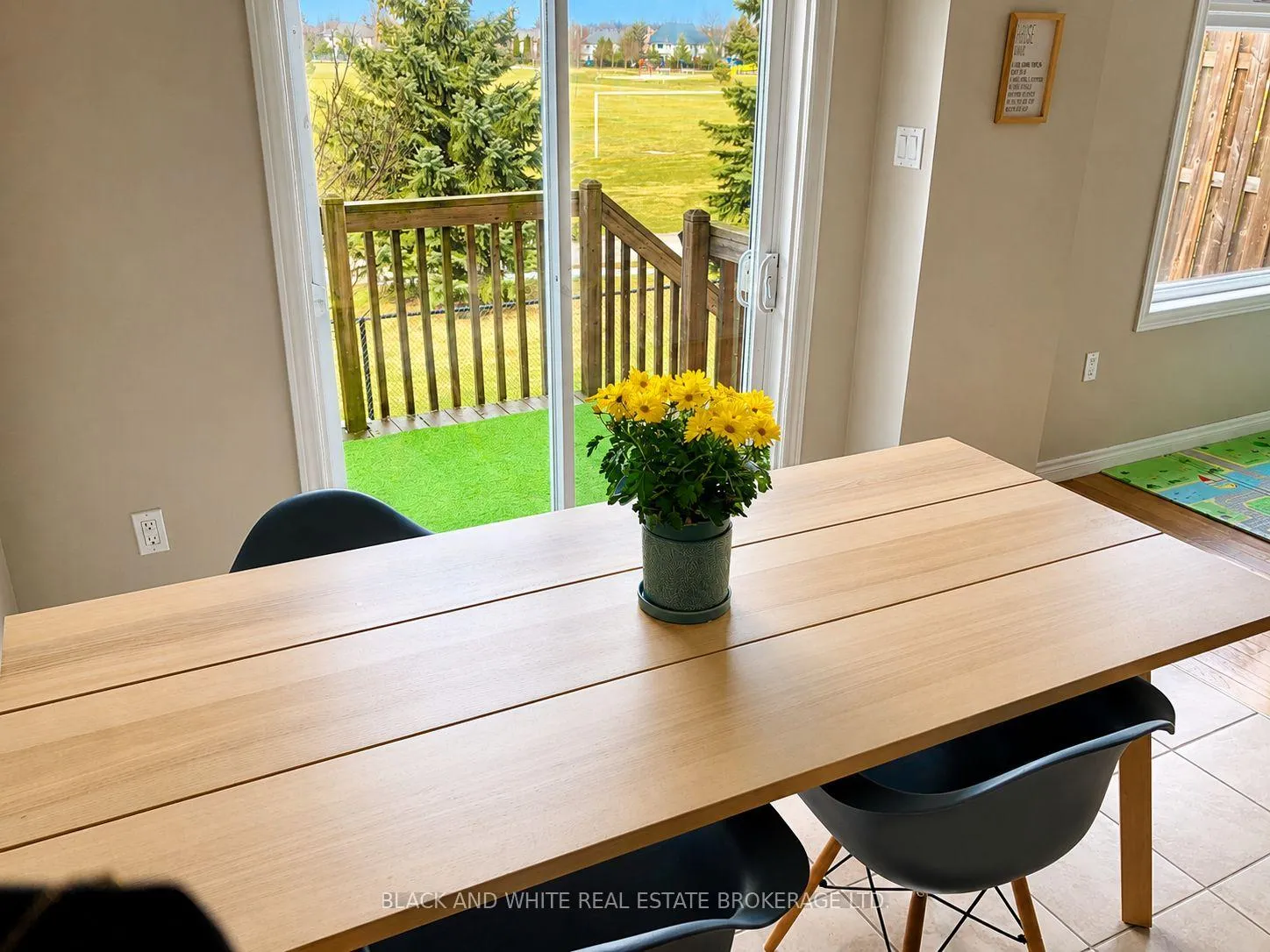 Photo 8 of Unit 18, 232 Stonehenge Drive, Hamilton, Meadowlands — HOMEH