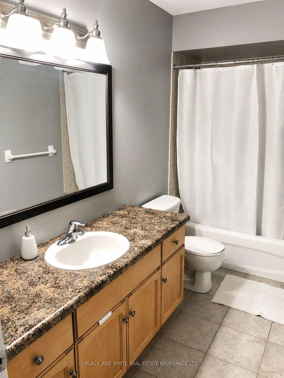 Photo 16 of Unit 18, 232 Stonehenge Drive, Hamilton, Meadowlands — HOMEH