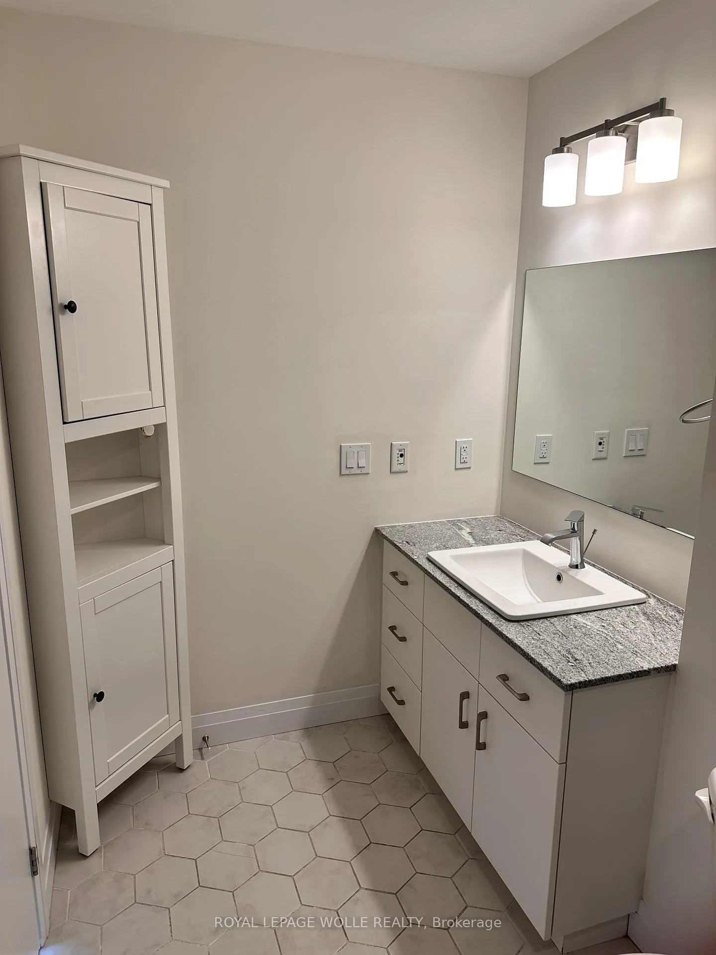 Photo 9 of Unit 408, 104 Garment Street, Kitchener — HOMEH