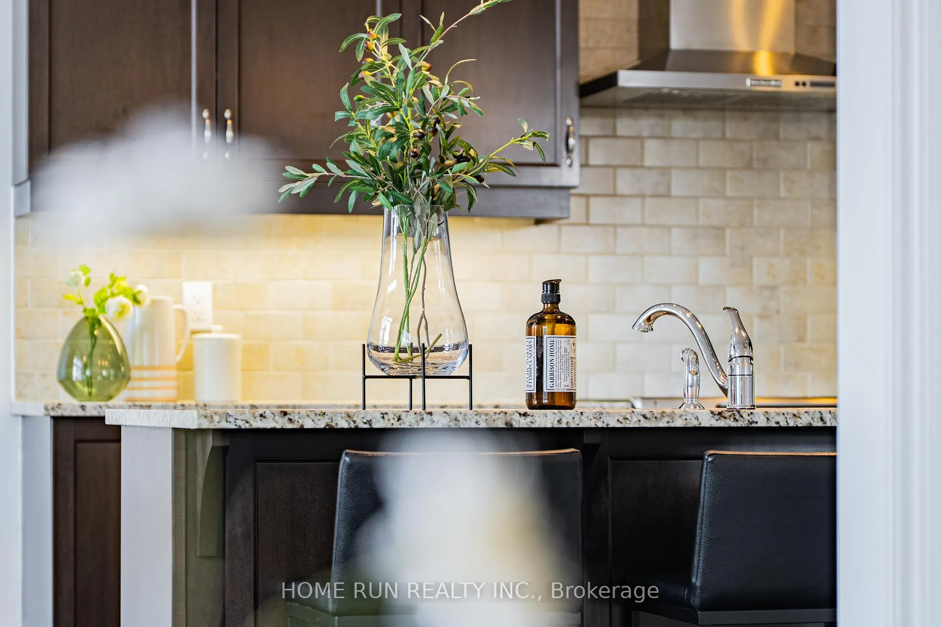 Photo 3 of 572 Dundonald Drive, Ottawa, Barrhaven - Half Moon Bay — HOMEH