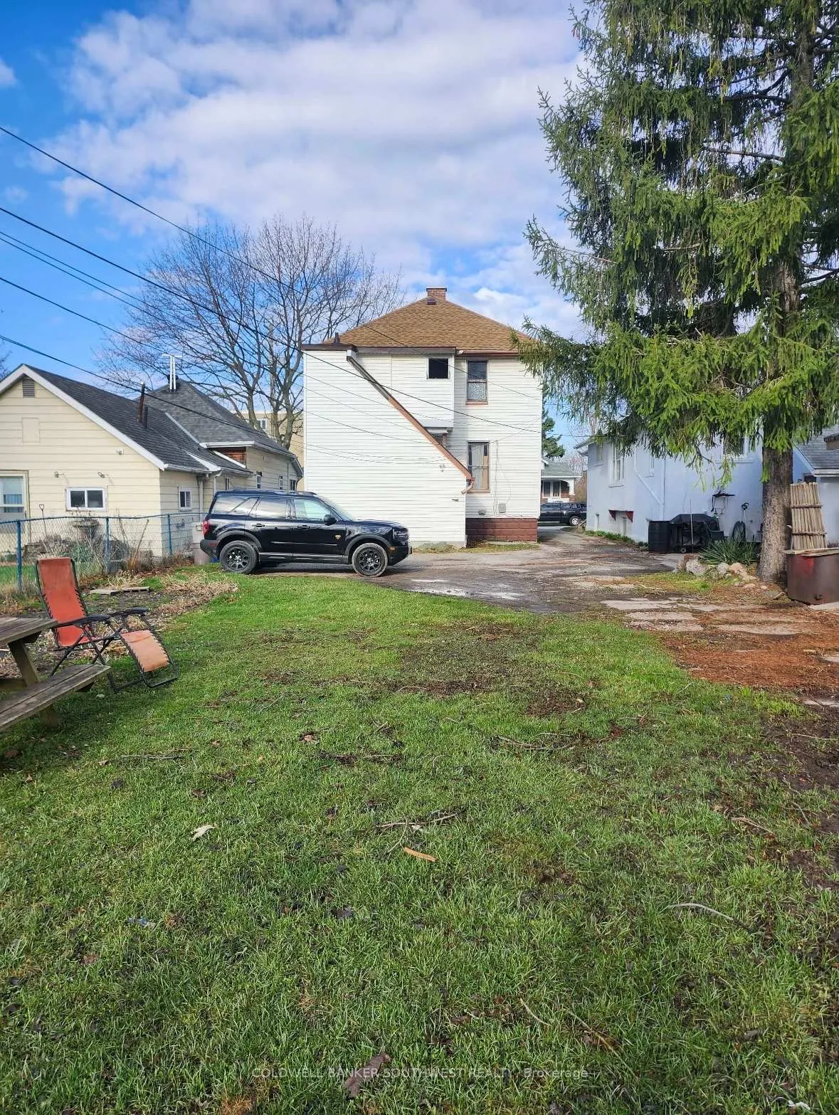 Photo 2 of 270 Queen Street, Sarnia — HOMEH