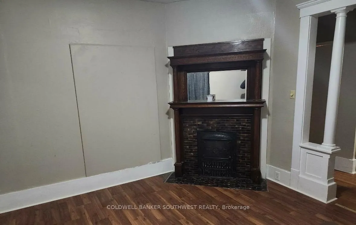 Photo 4 of 270 Queen Street, Sarnia — HOMEH