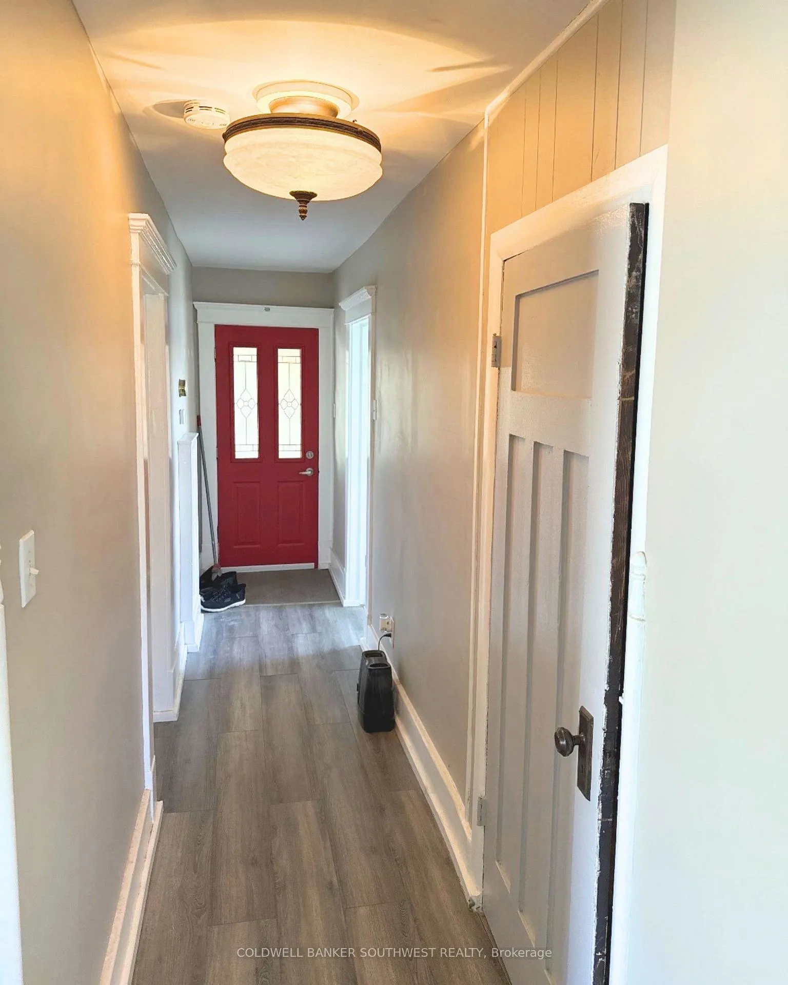 Photo 10 of 270 Queen Street, Sarnia — HOMEH