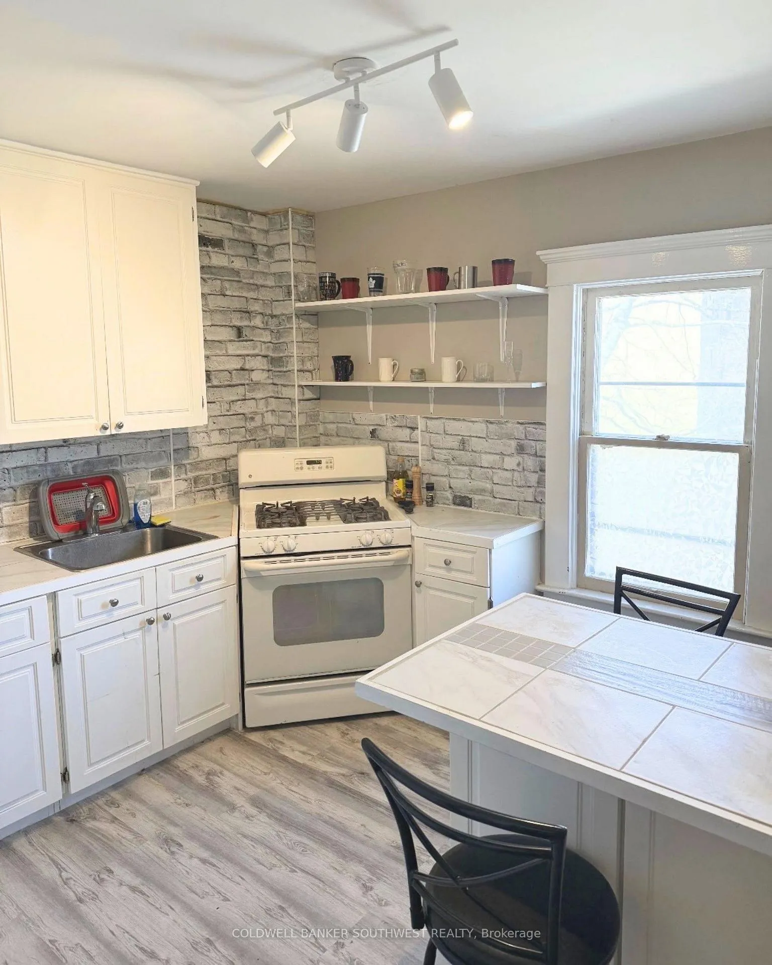 Photo 12 of 270 Queen Street, Sarnia — HOMEH
