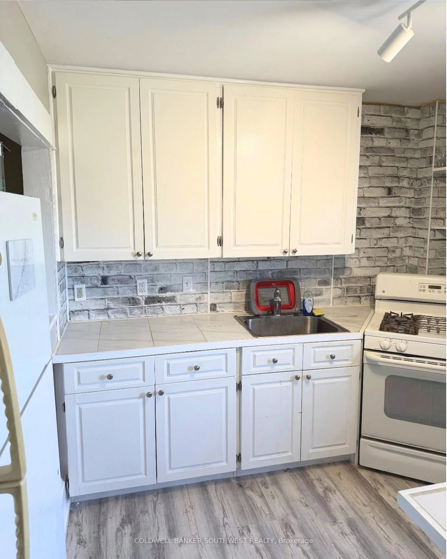 Photo 13 of 270 Queen Street, Sarnia — HOMEH