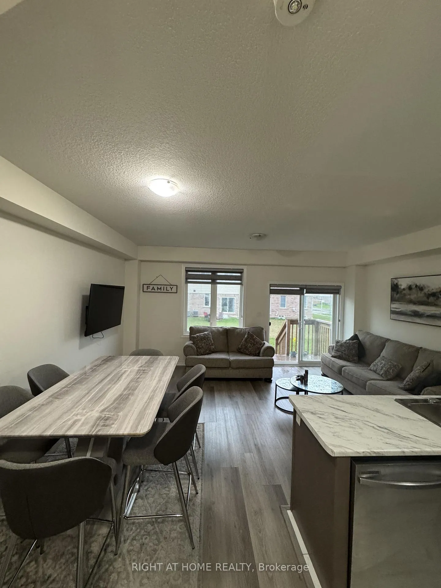 Photo 3 of 76 Pinot Crescent, Hamilton, Fruitland — HOMEH