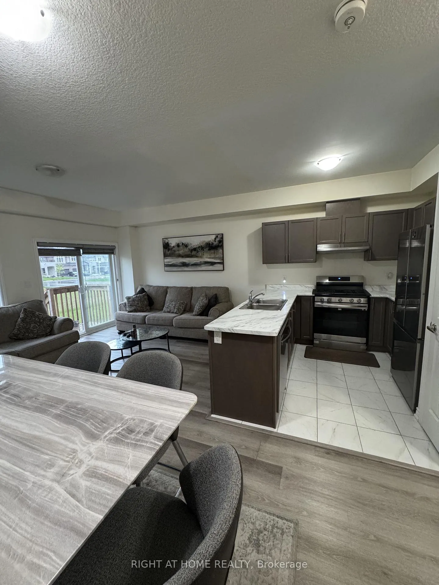 Photo 4 of 76 Pinot Crescent, Hamilton, Fruitland — HOMEH