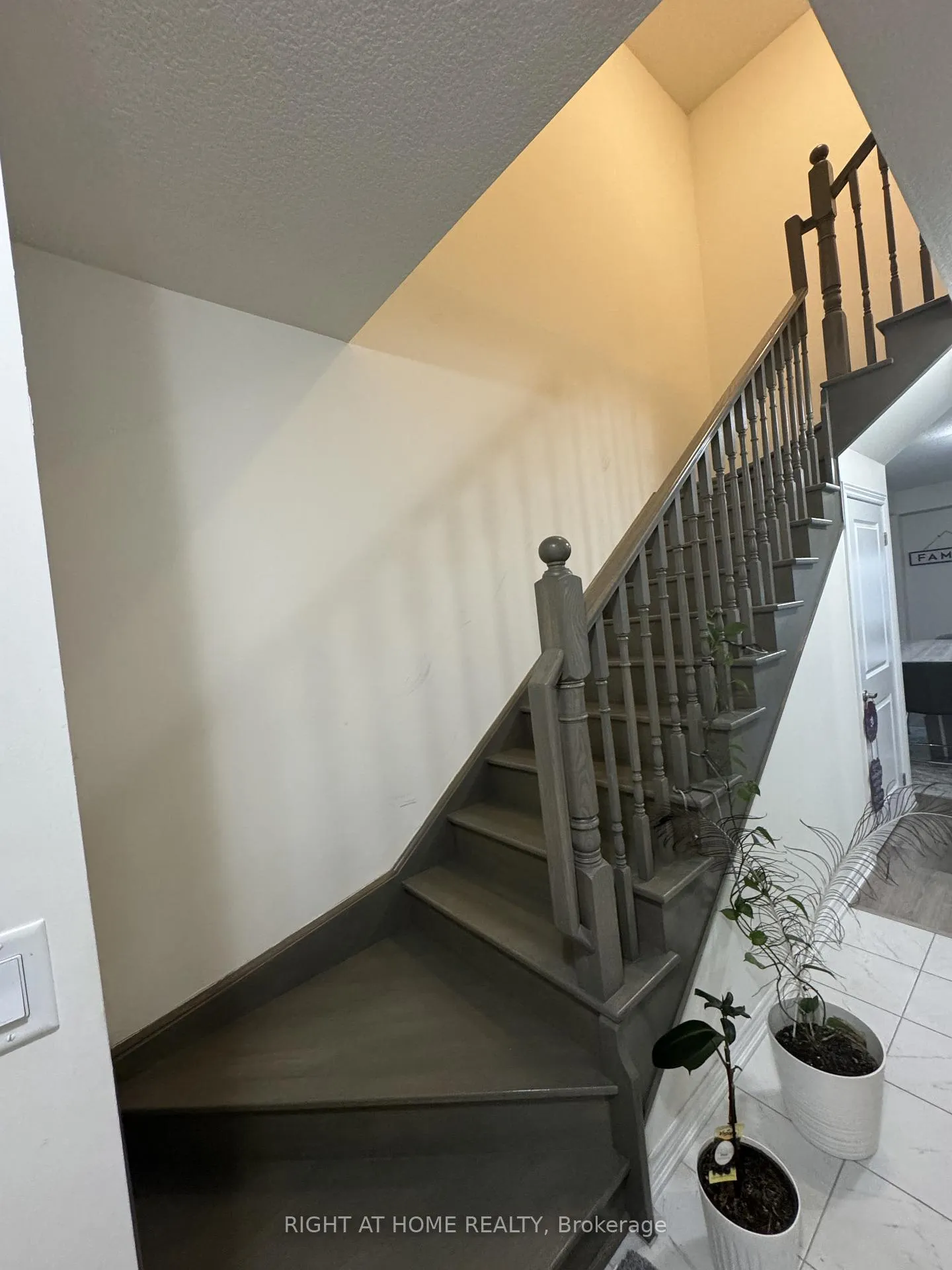 Photo 6 of 76 Pinot Crescent, Hamilton, Fruitland — HOMEH