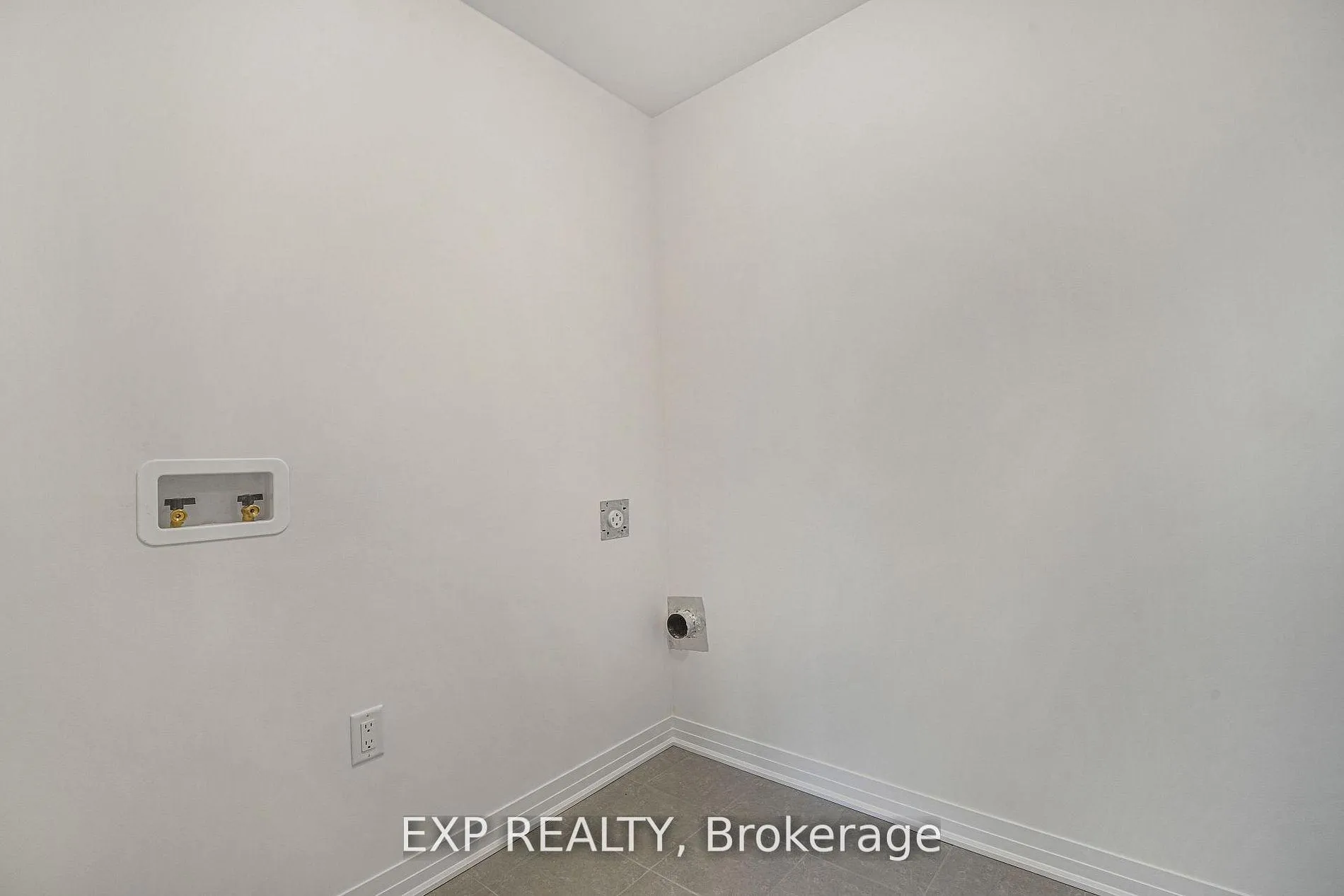 Photo 21 of 25 Canvas Crescent, Welland, Dain City — HOMEH