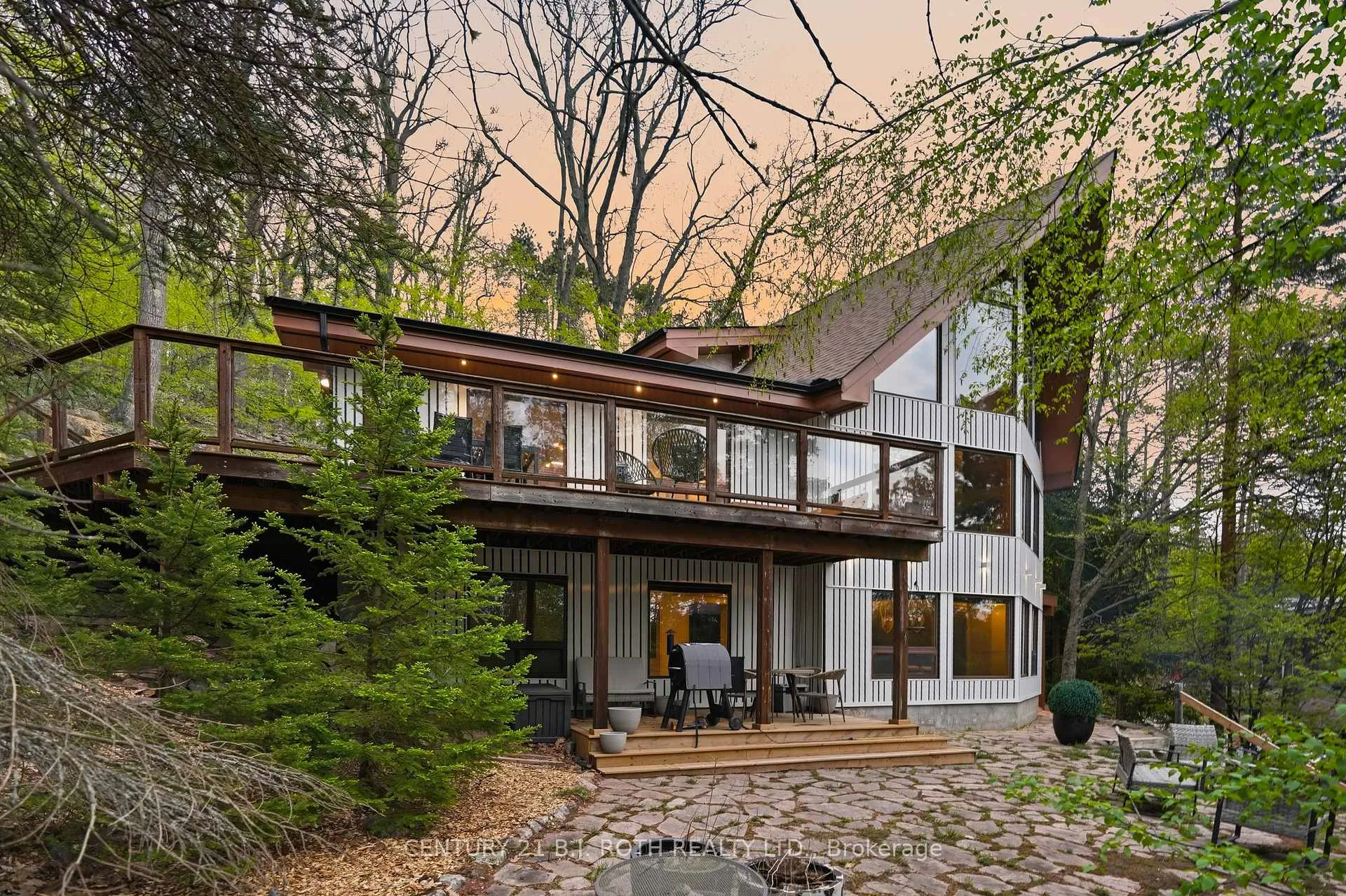 Photo 4 of 10 Pine Hill, Oro-Medonte, Horseshoe Valley — HOMEH