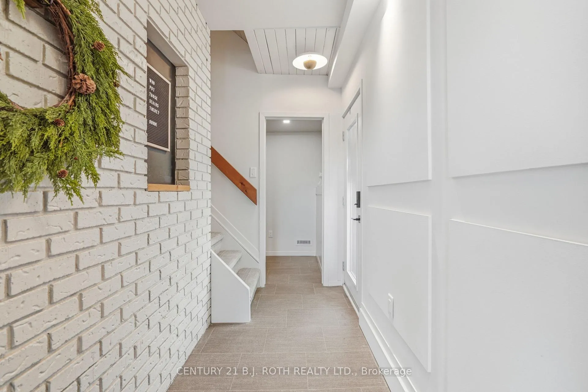 Photo 5 of 10 Pine Hill, Oro-Medonte, Horseshoe Valley — HOMEH